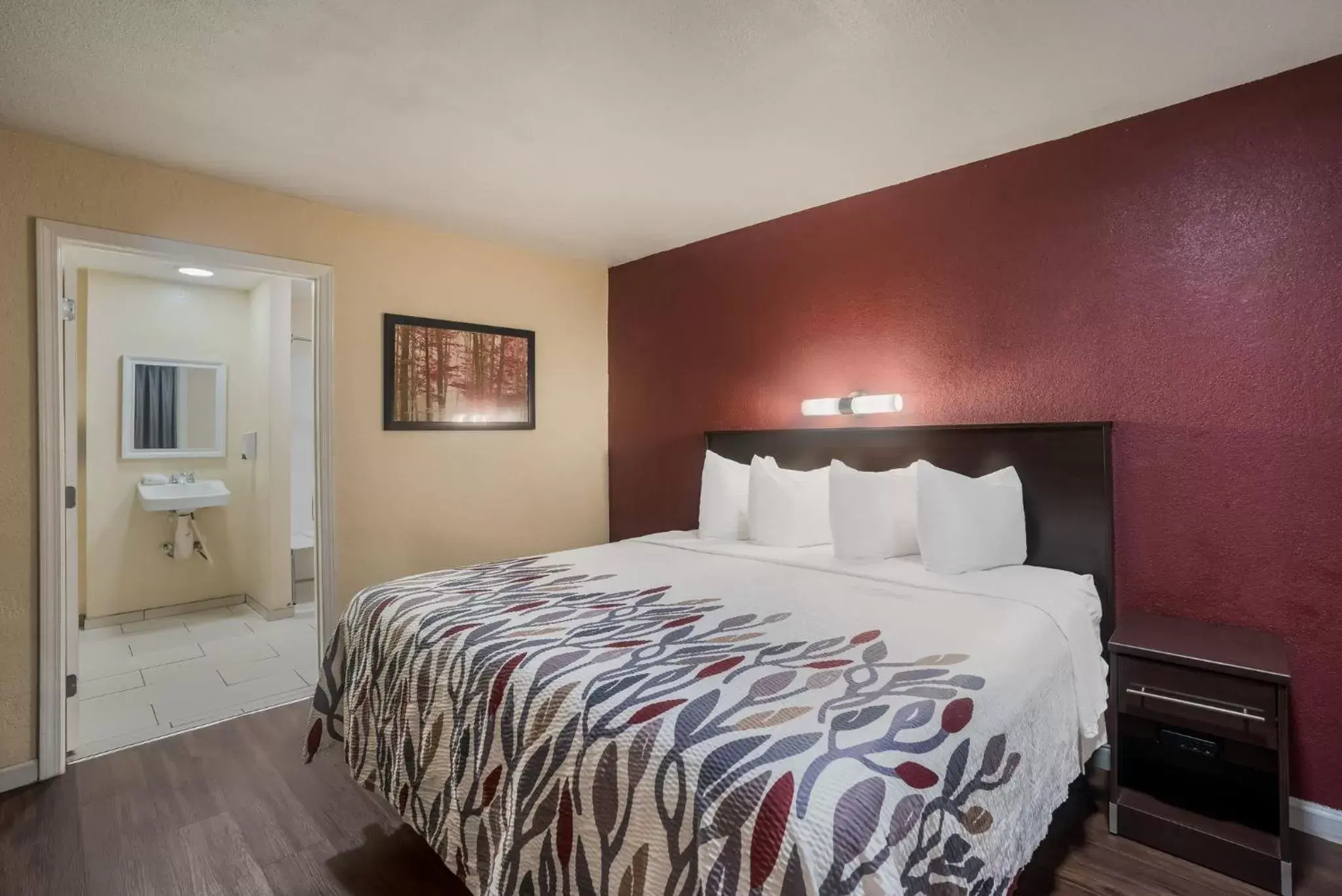 Deluxe King Room Disability Access Non-Smoking in Red Roof Inn Stockton Deluxe King Room Disability Access Non-Smoking in Red Roof Inn Stockton