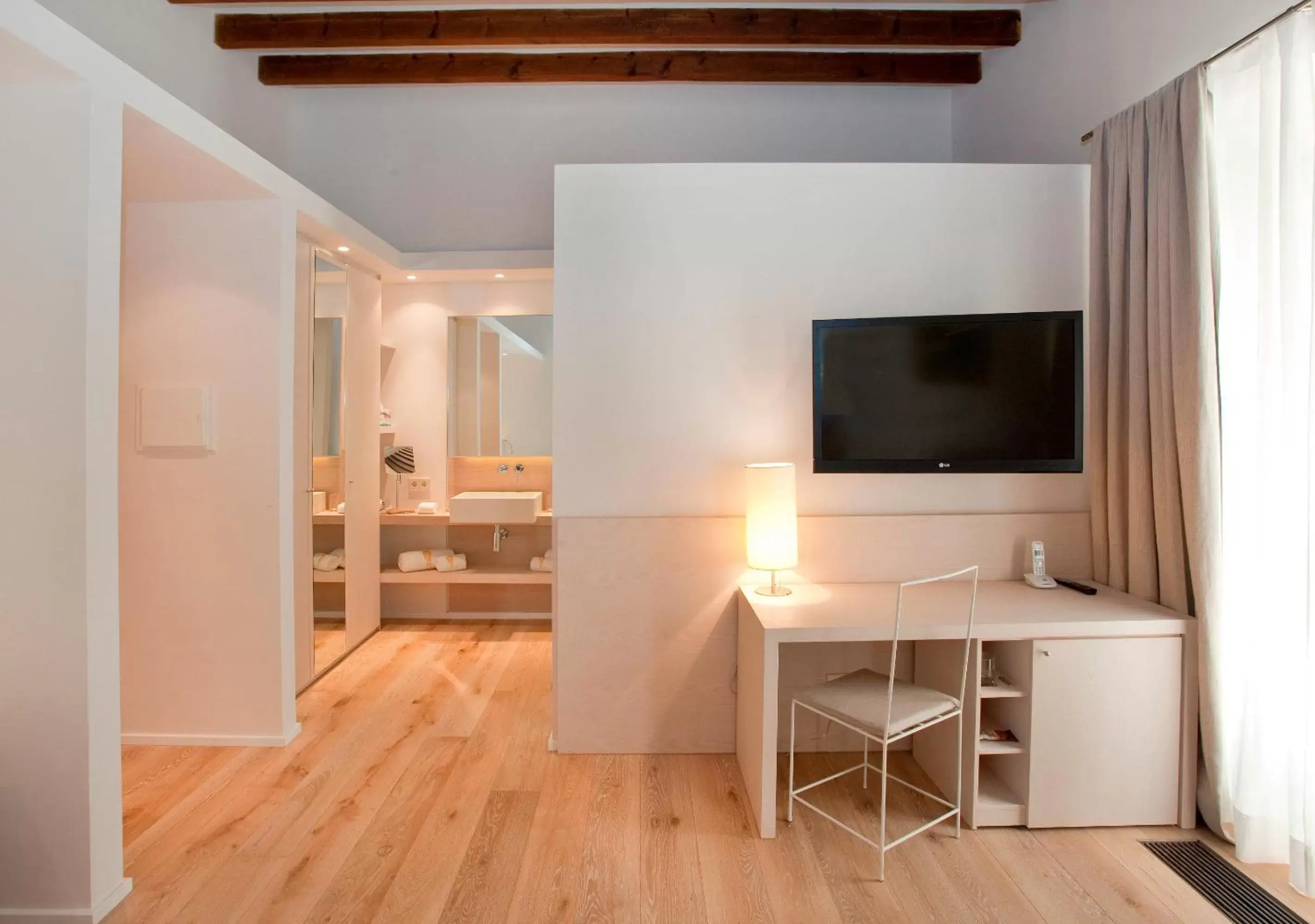 Double Superior Room with Patio and Spa Access in Fontsanta Hotel Thermal & Spa - Adults Only Double Superior Room with Patio and Spa Access in Fontsanta Hotel Thermal & Spa - Adults Only