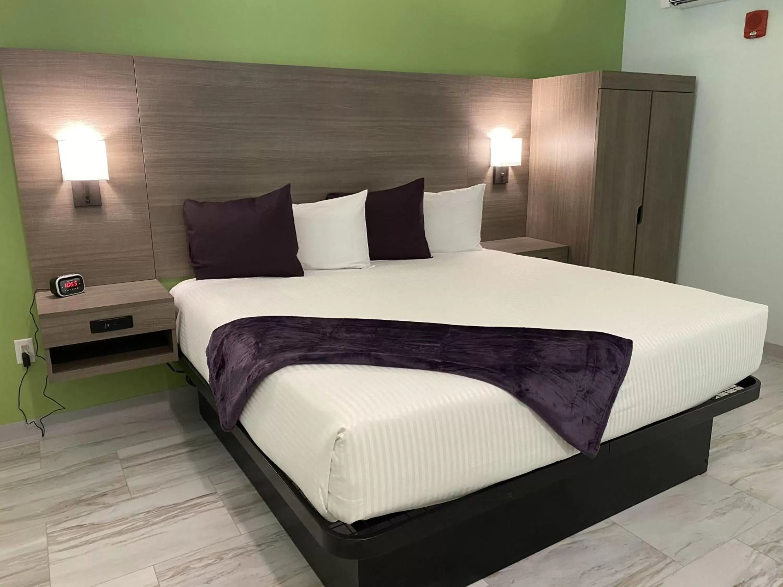 King Room in Worthington of Logan King Room in Worthington of Logan