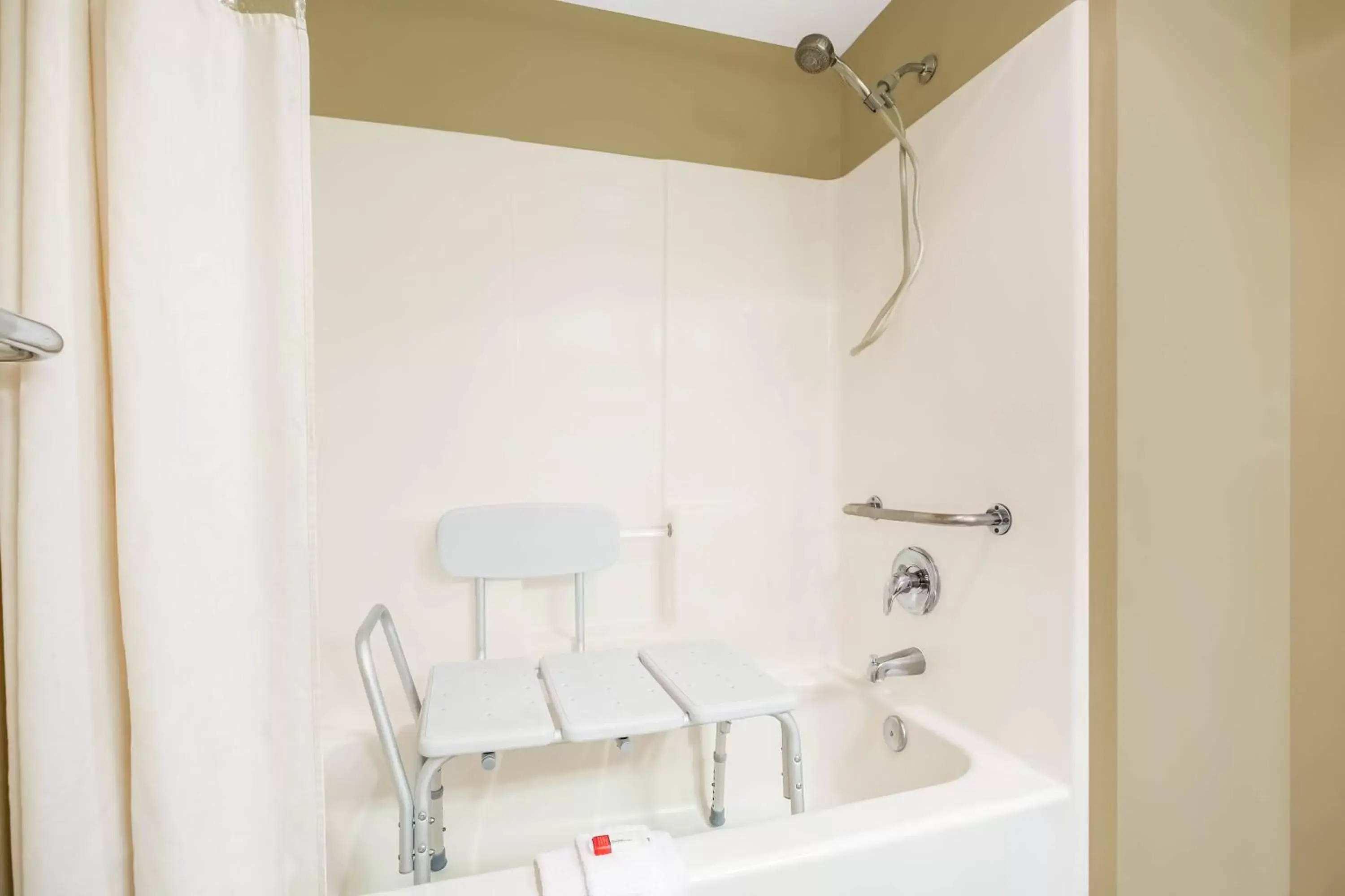 Queen Room with Two Queen Beds - Disability Access/Non-Smoking in Baymont by Wyndham Tri-Cities/Kennewick WA Queen Room with Two Queen Beds - Disability Access/Non-Smoking in Baymont by Wyndham Tri-Cities/Kennewick WA