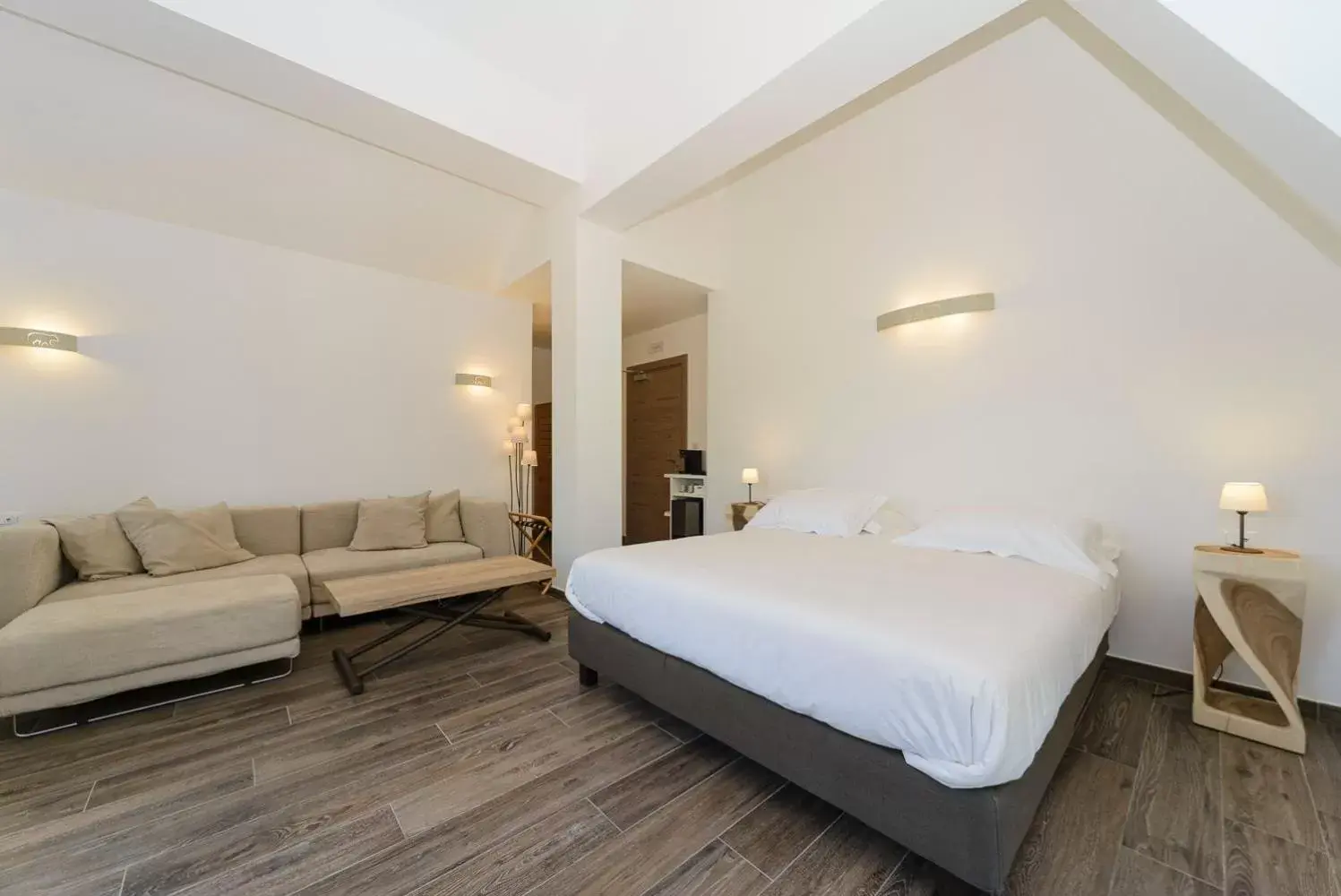 Suite with Spa Bath in Relais Chalons d’Orange Suite with Spa Bath in Relais Chalons d’Orange