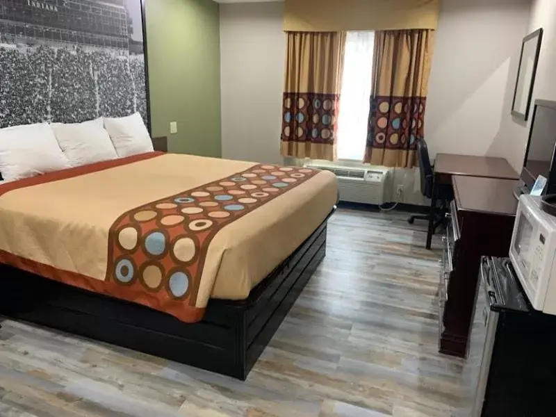 King Room - Non-Smoking in Super 8 by Wyndham Frankfort IN King Room - Non-Smoking in Super 8 by Wyndham Frankfort IN