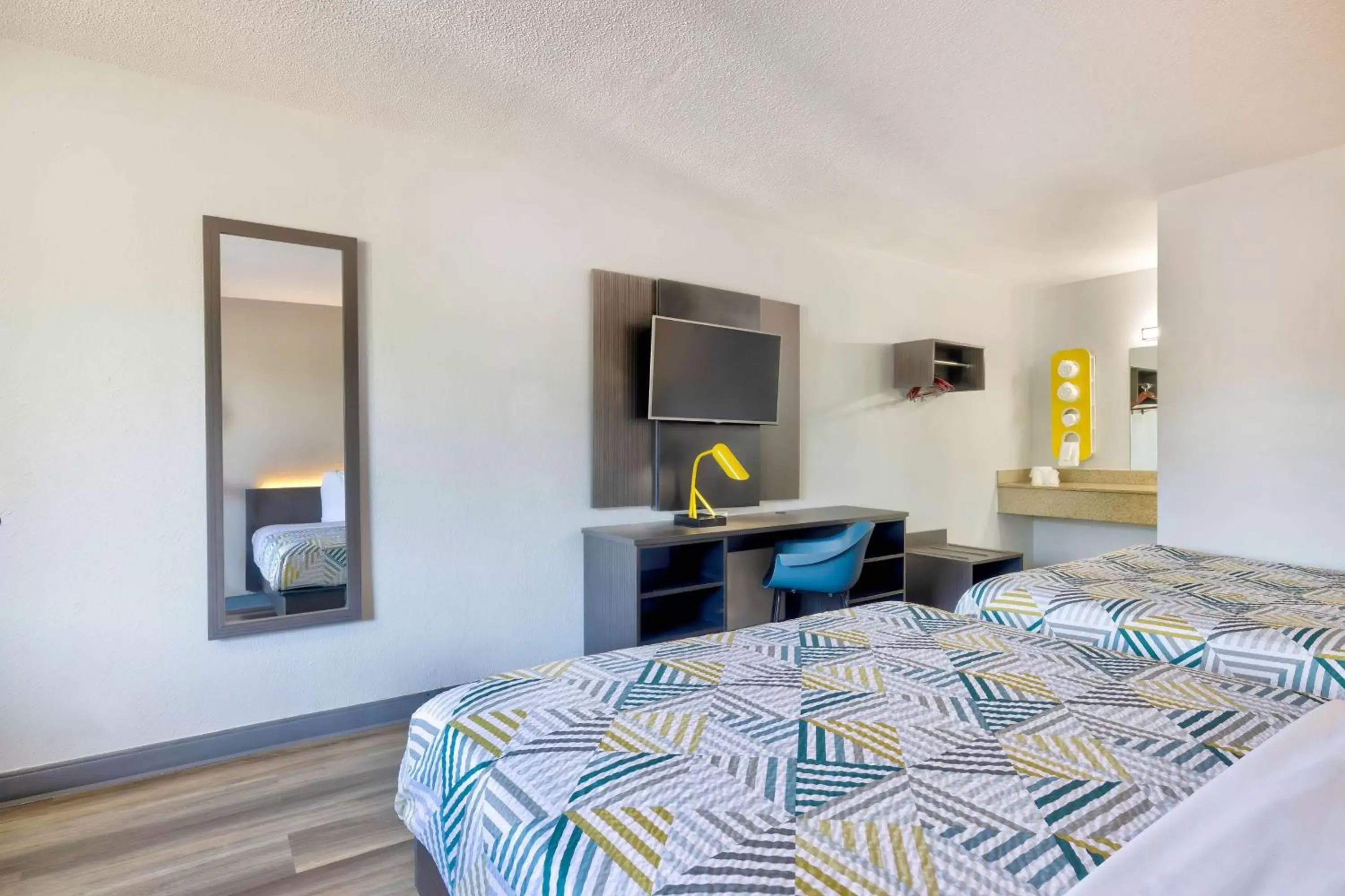 Quadruple Room in Motel 6-Hammond, IN - Chicago Area Quadruple Room in Motel 6-Hammond, IN - Chicago Area