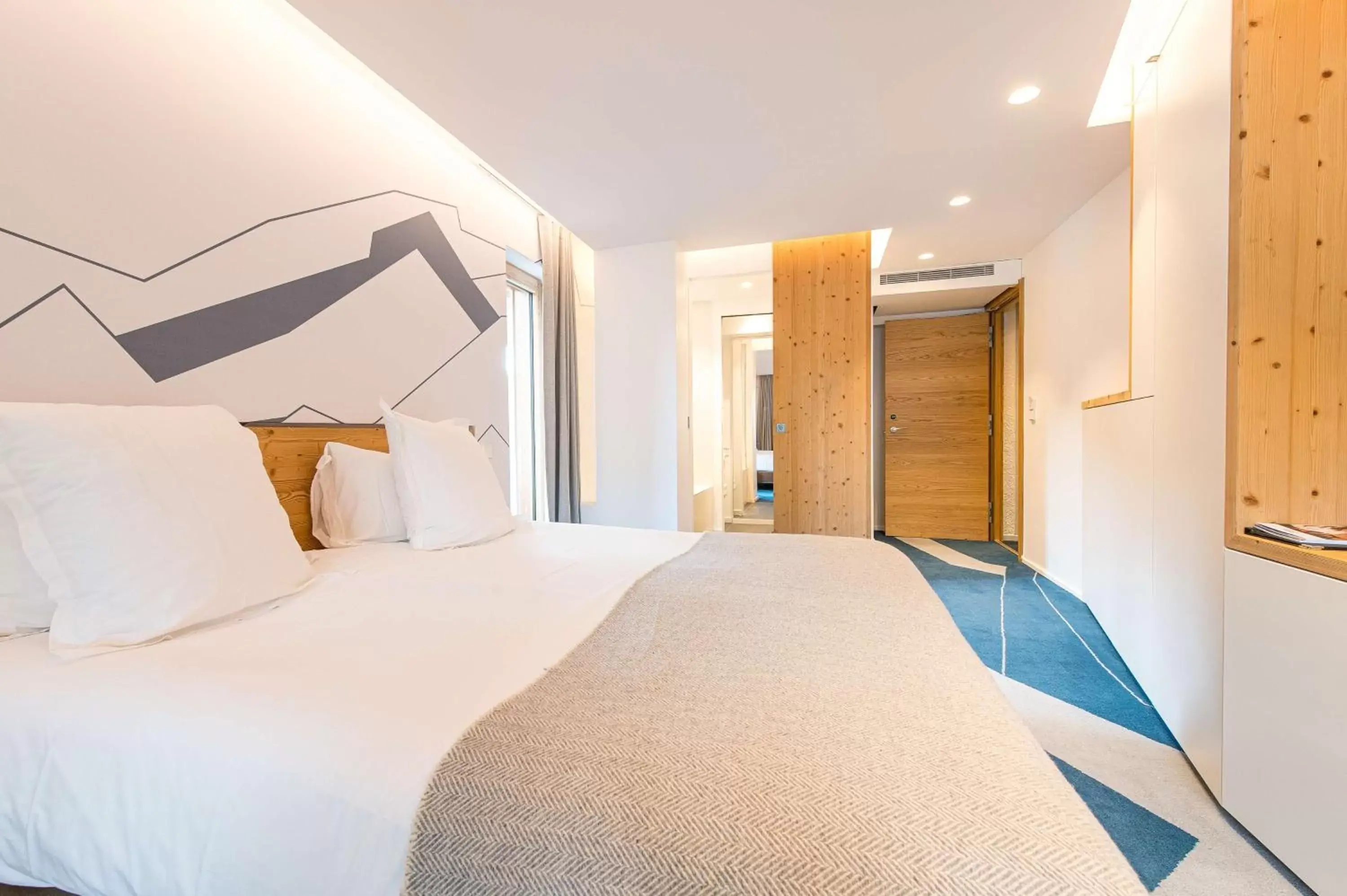 Deluxe Room with Mountain View in Best Western Chalet les Saytels Deluxe Room with Mountain View in Best Western Chalet les Saytels