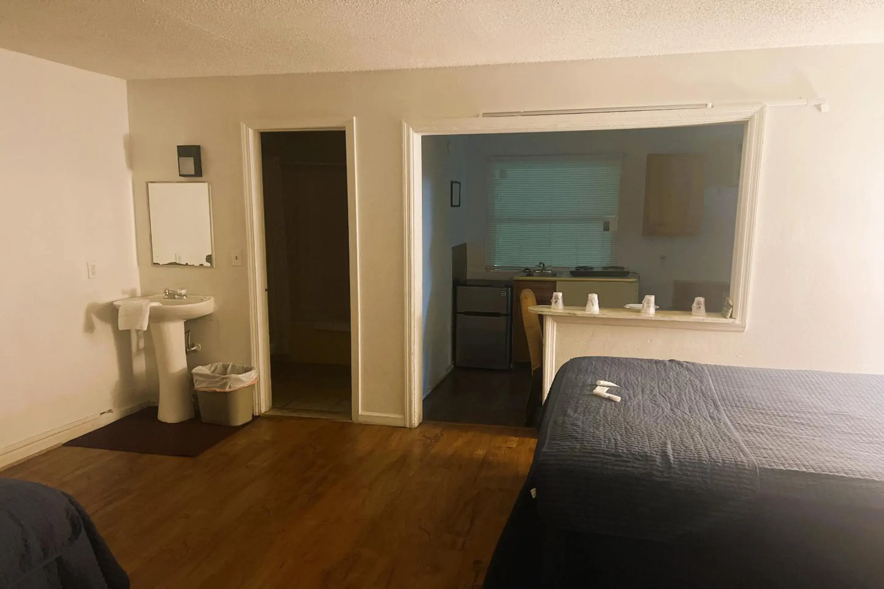 3 Full Bed in Crepe Myrtle by OYO 3 Full Bed in Crepe Myrtle by OYO