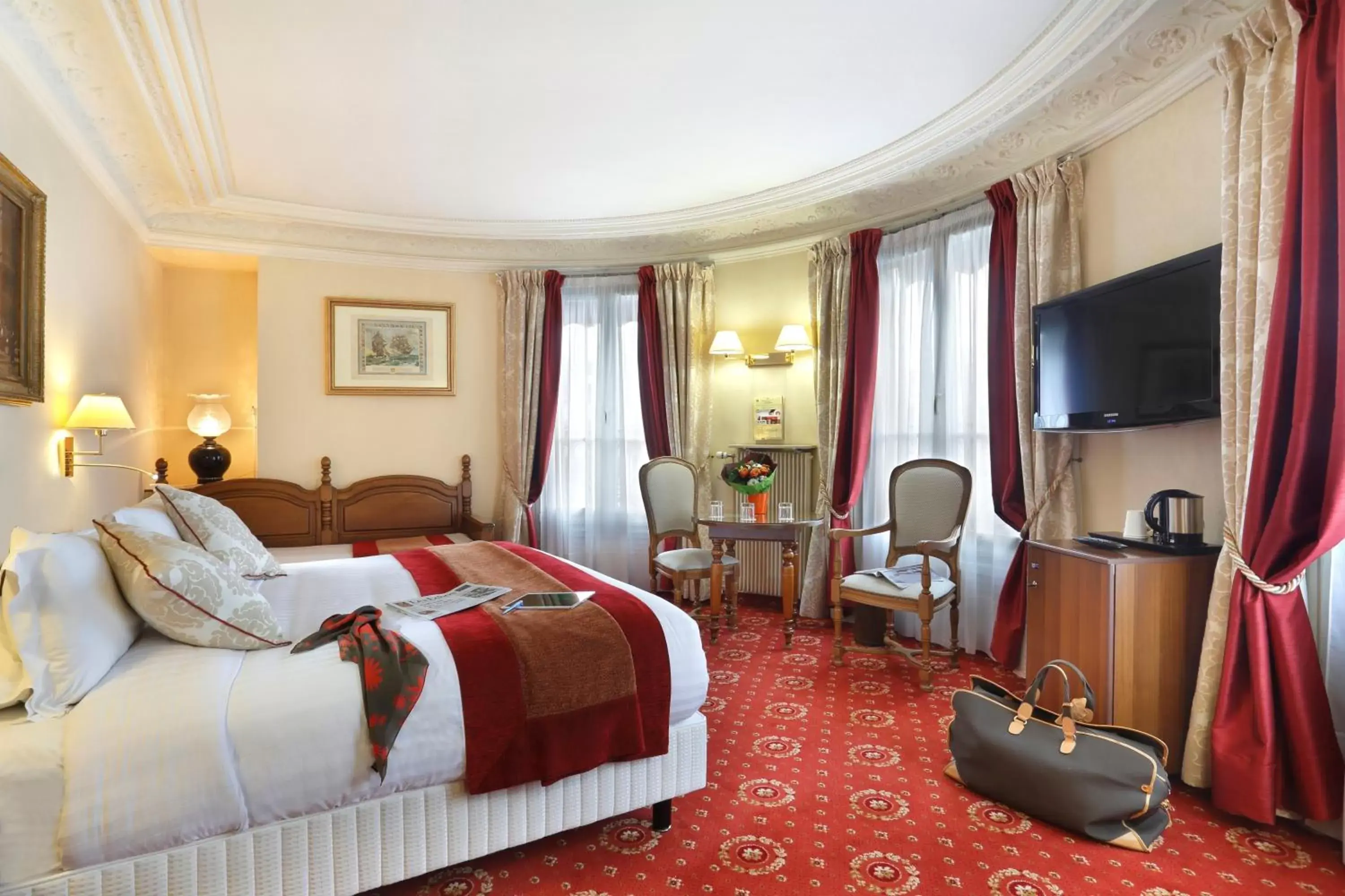 Superior Room "Rotonde" in Hotel Paix Republique Superior Room "Rotonde" in Hotel Paix Republique