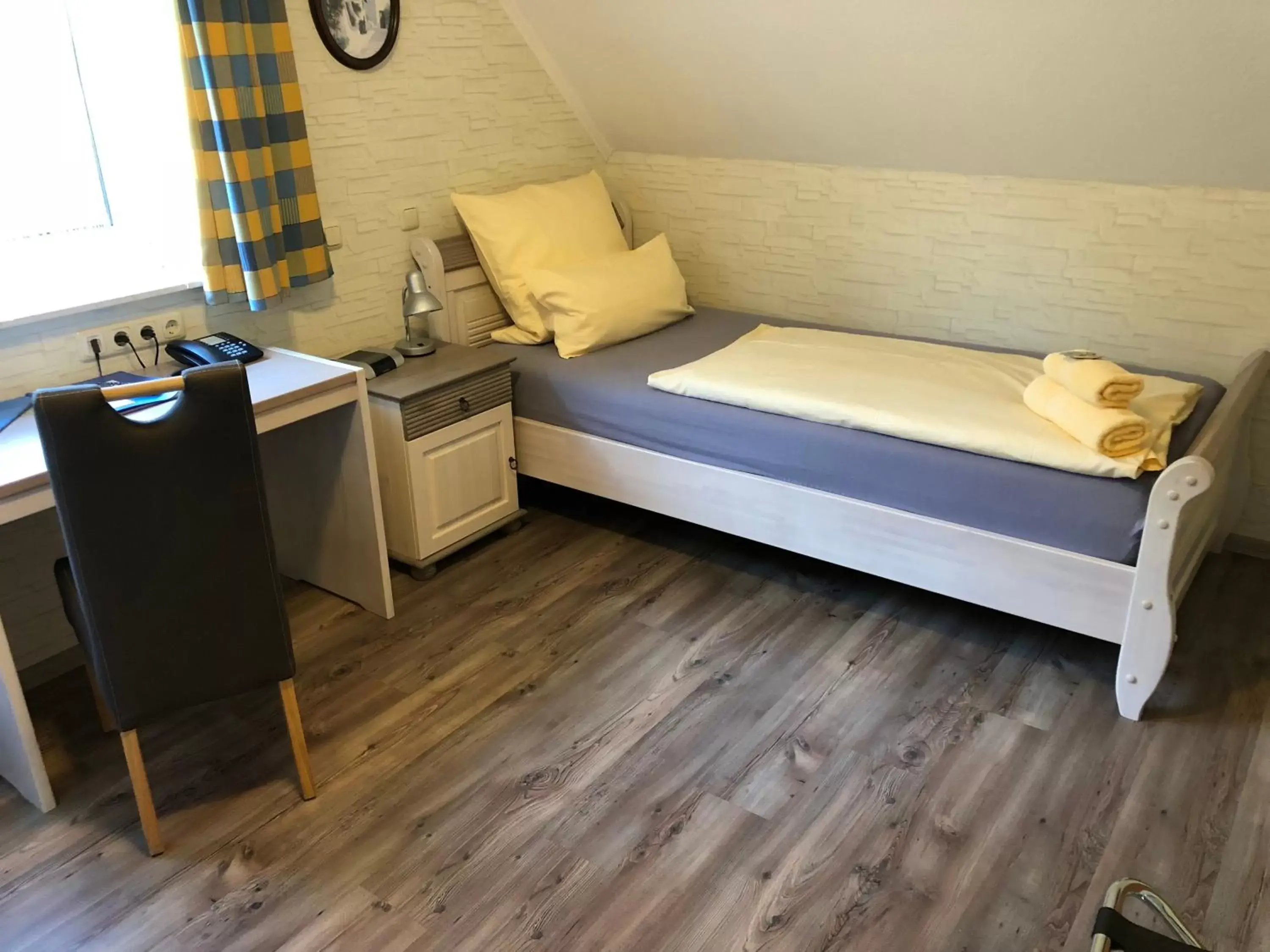 Standard Single Room - single occupancy - Public Transport Ticket Included in Heidekönig Hotel Celle Standard Single Room - single occupancy - Public Transport Ticket Included in Heidekönig Hotel Celle