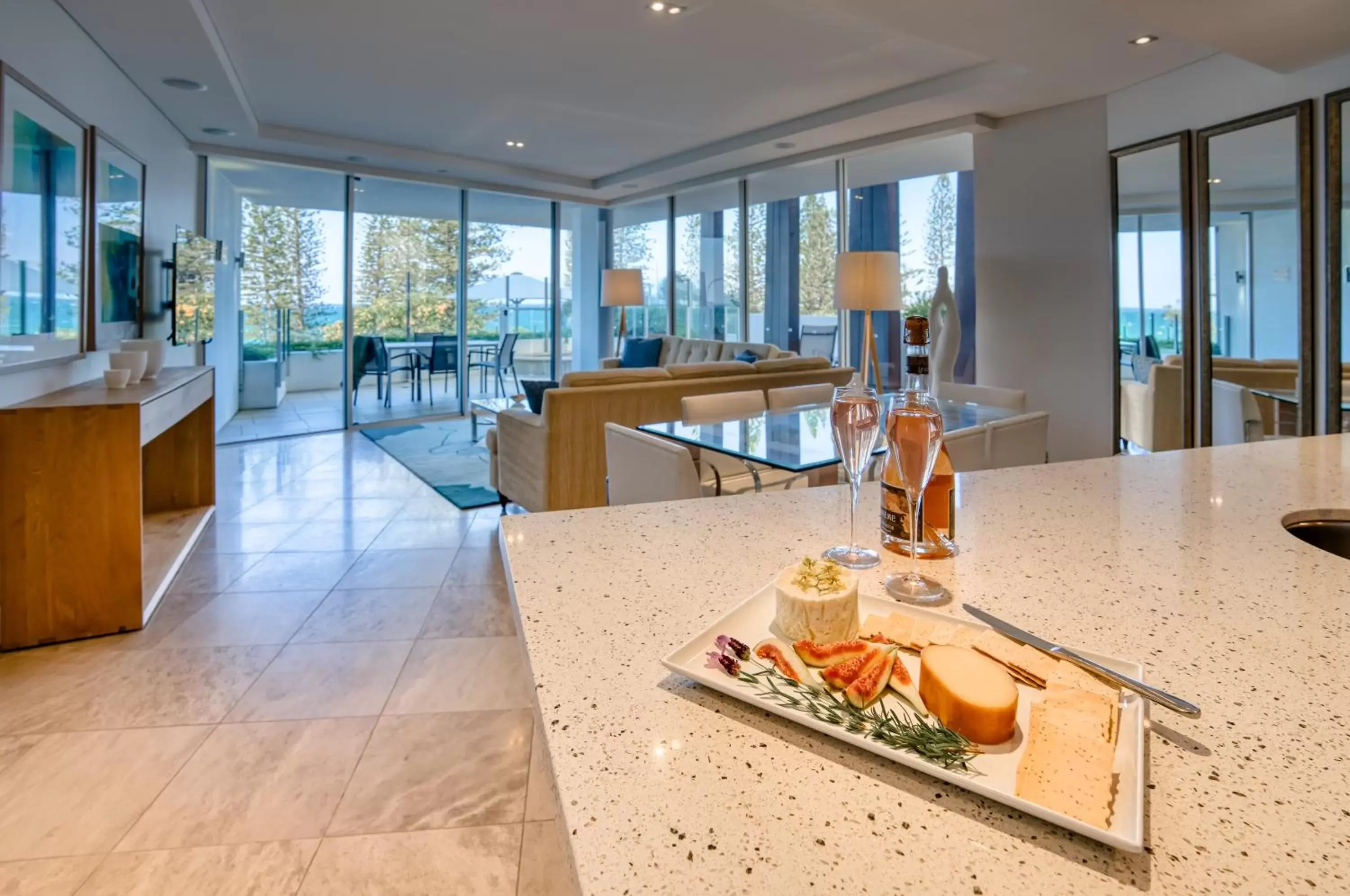 Three-Bedroom Suite with Ocean View in Oceans Mooloolaba Three-Bedroom Suite with Ocean View in Oceans Mooloolaba