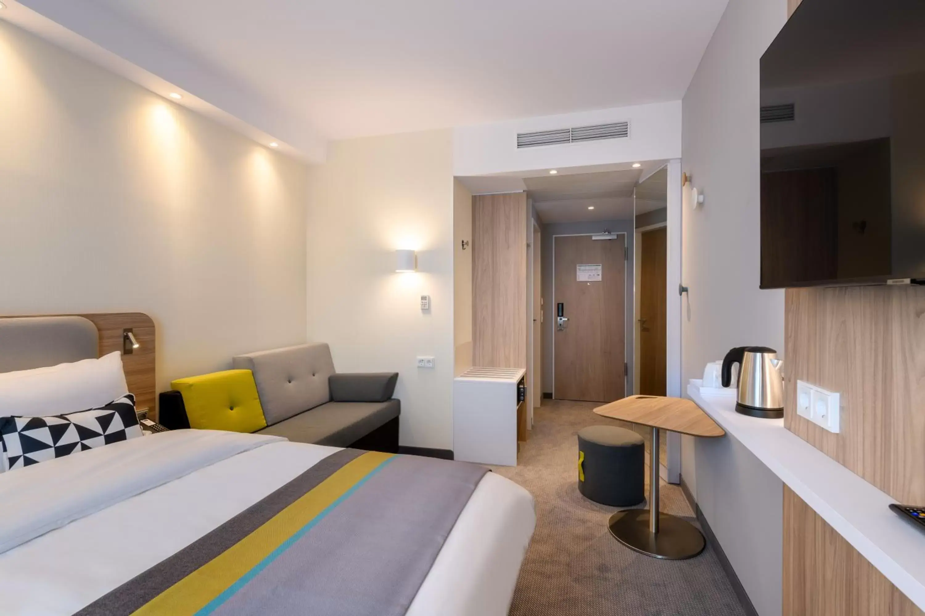 Queen Room with Sofa Bed in Holiday Inn Express - Fulda by IHG Queen Room with Sofa Bed in Holiday Inn Express - Fulda by IHG