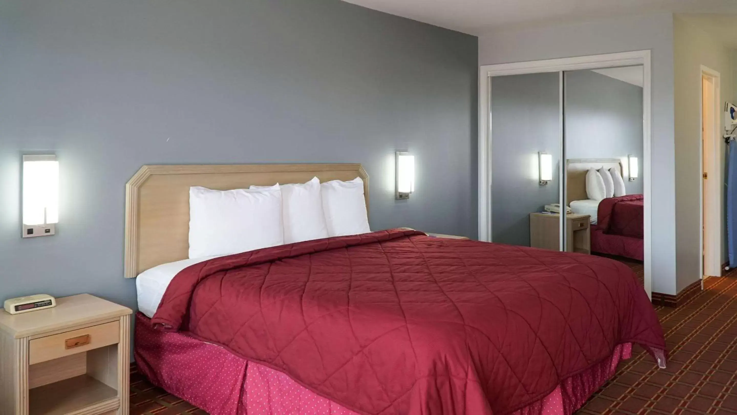 King Room - Smoking in Rodeway Inn King Room - Smoking in Rodeway Inn