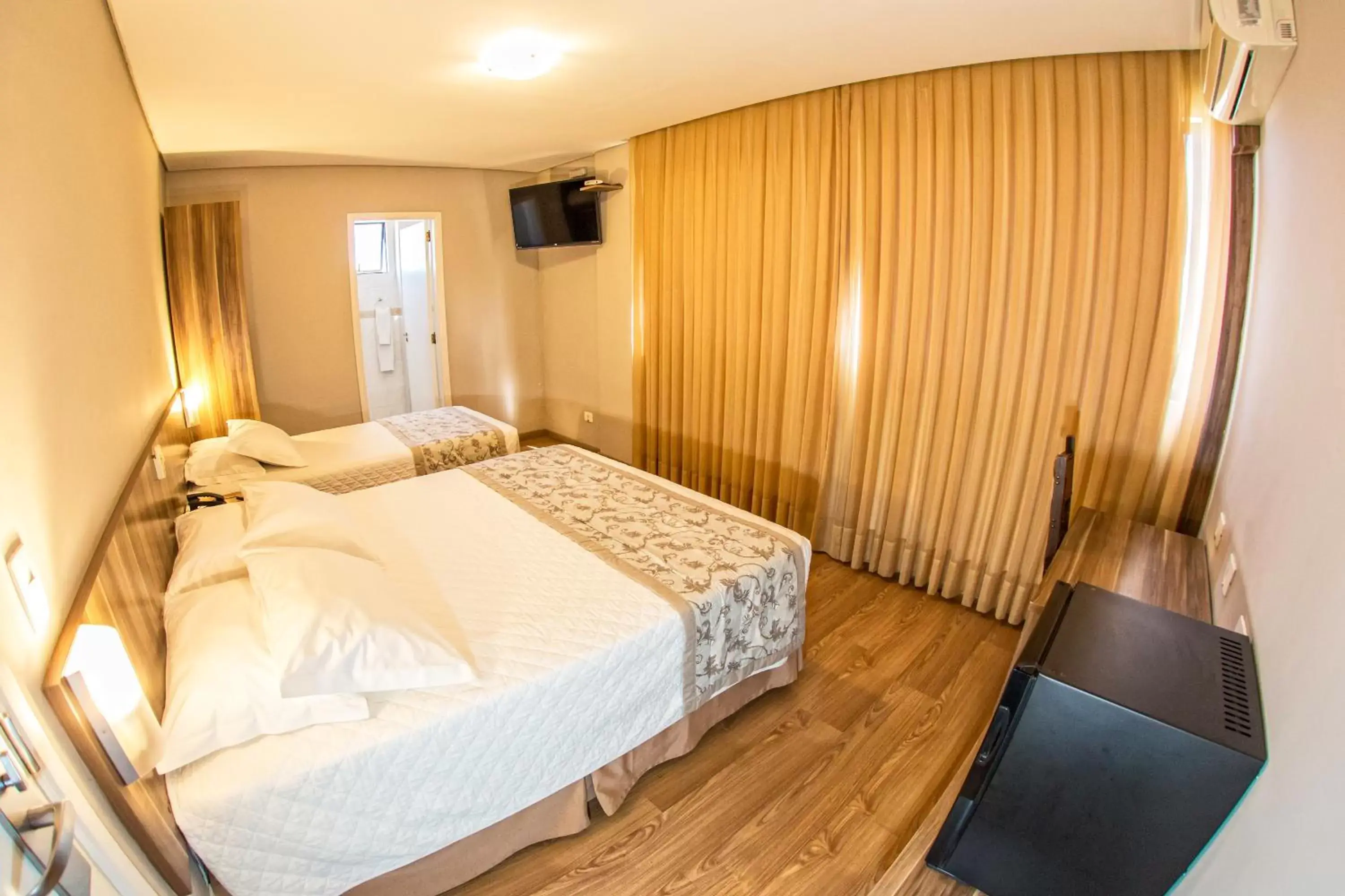 Economy Triple Room in Hotel Campo Largo Comfort Economy Triple Room in Hotel Campo Largo Comfort