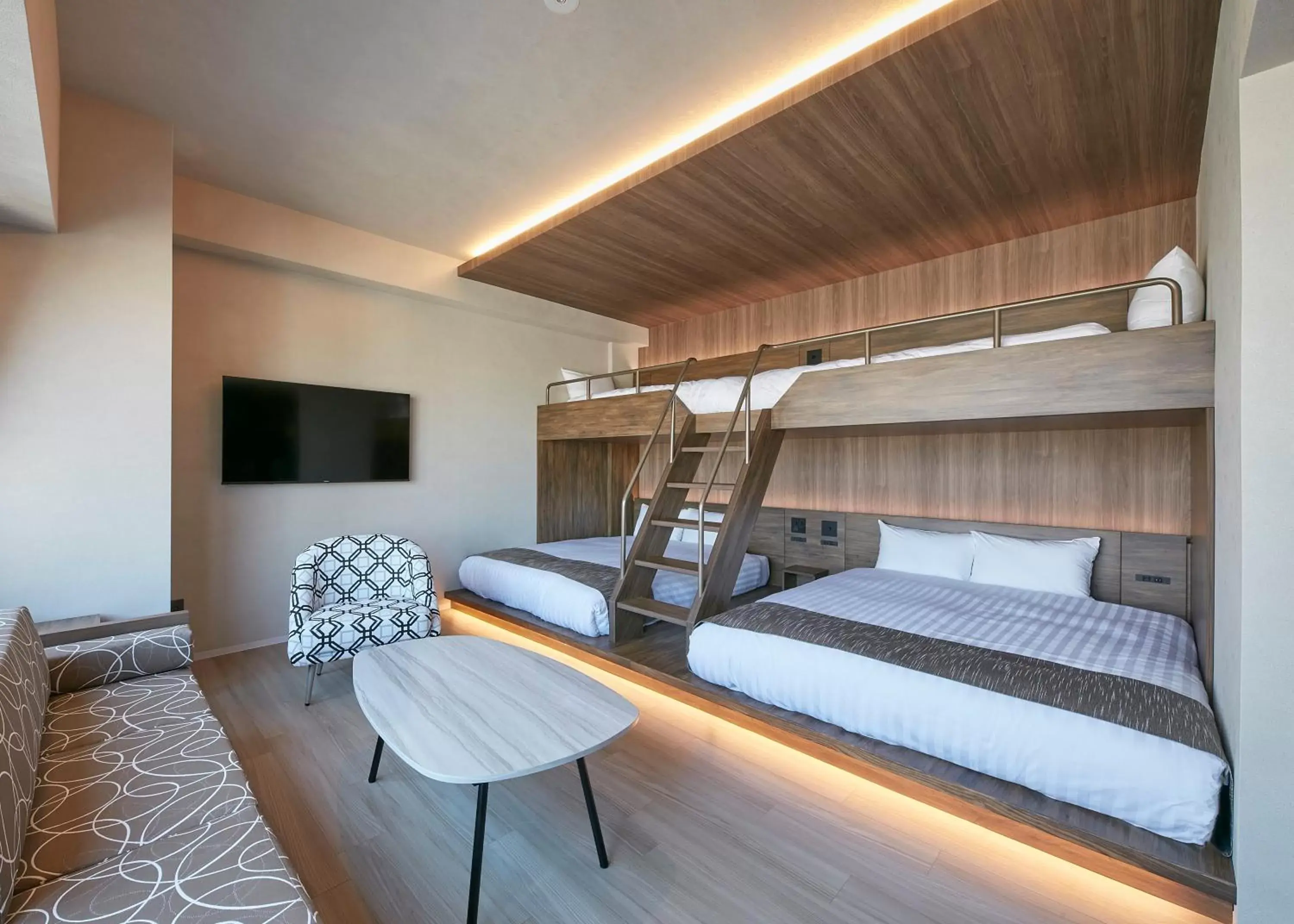 Deluxe Studio in fav KUMAMOTO Deluxe Studio in fav KUMAMOTO