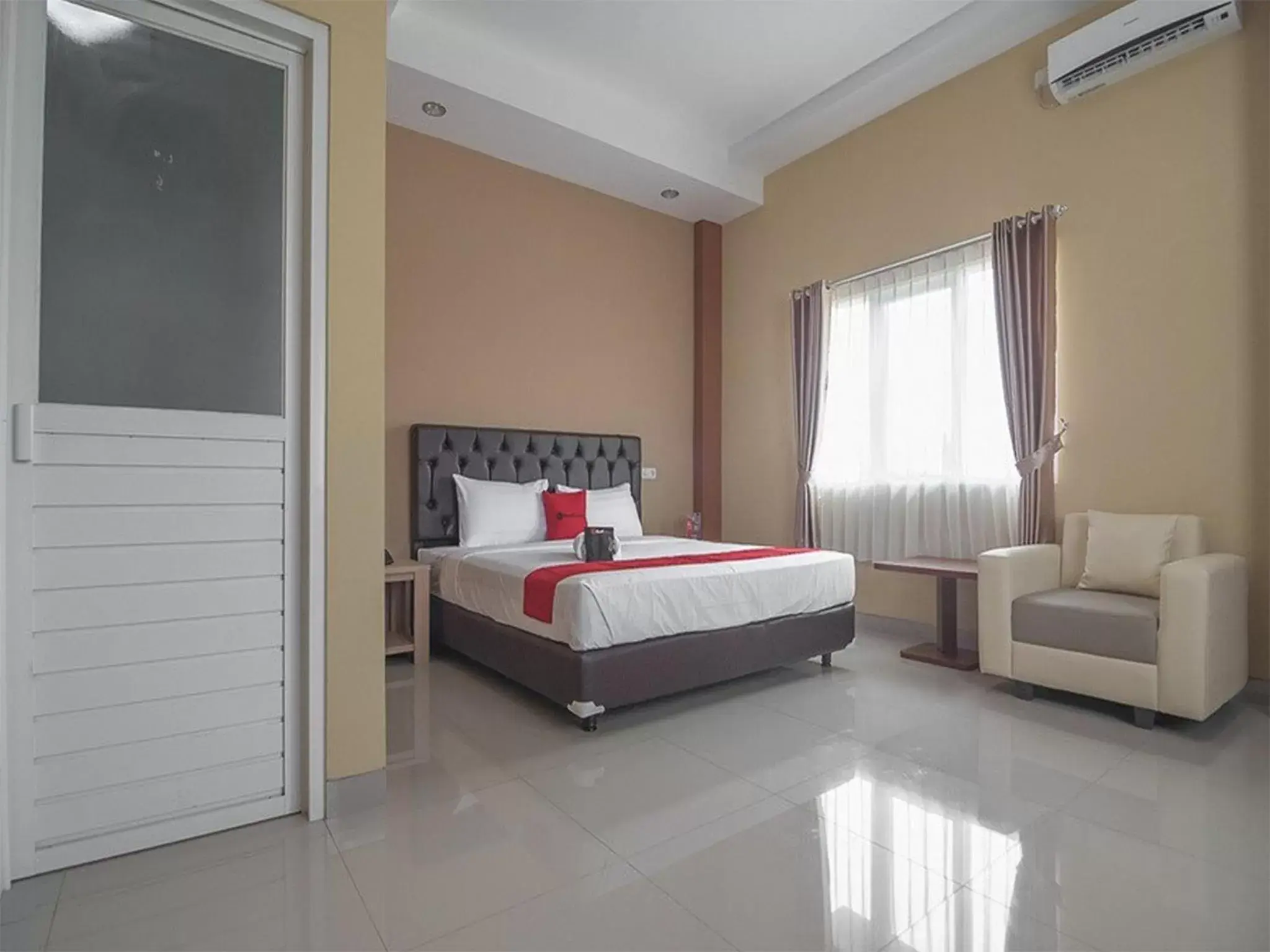 Suite in RedDoorz near Islamic Center Samarinda Suite in RedDoorz near Islamic Center Samarinda