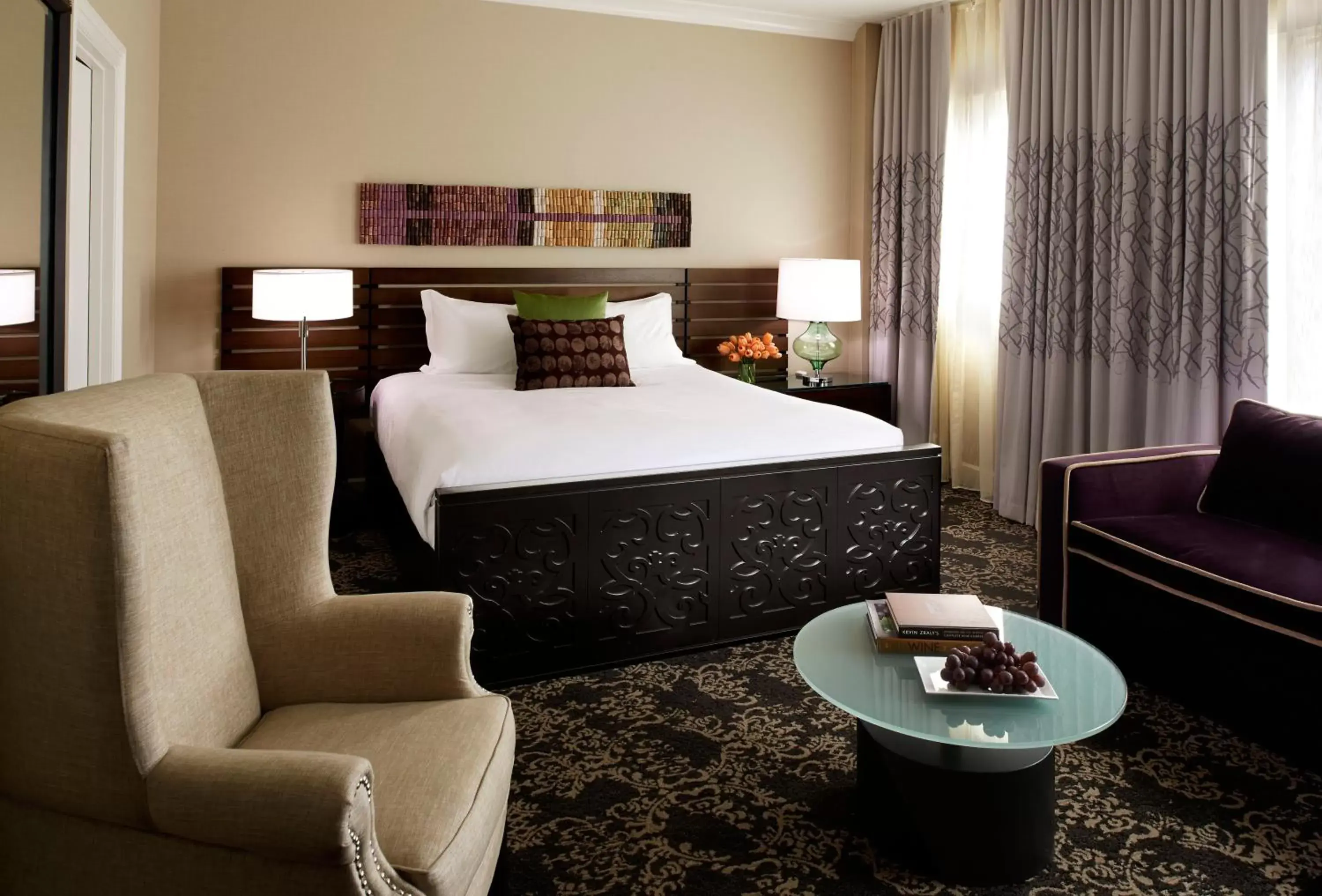 Premium King Room with Sofa Bed and City View in Kimpton Hotel Vintage Seattle by IHG Premium King Room with Sofa Bed and City View in Kimpton Hotel Vintage Seattle by IHG