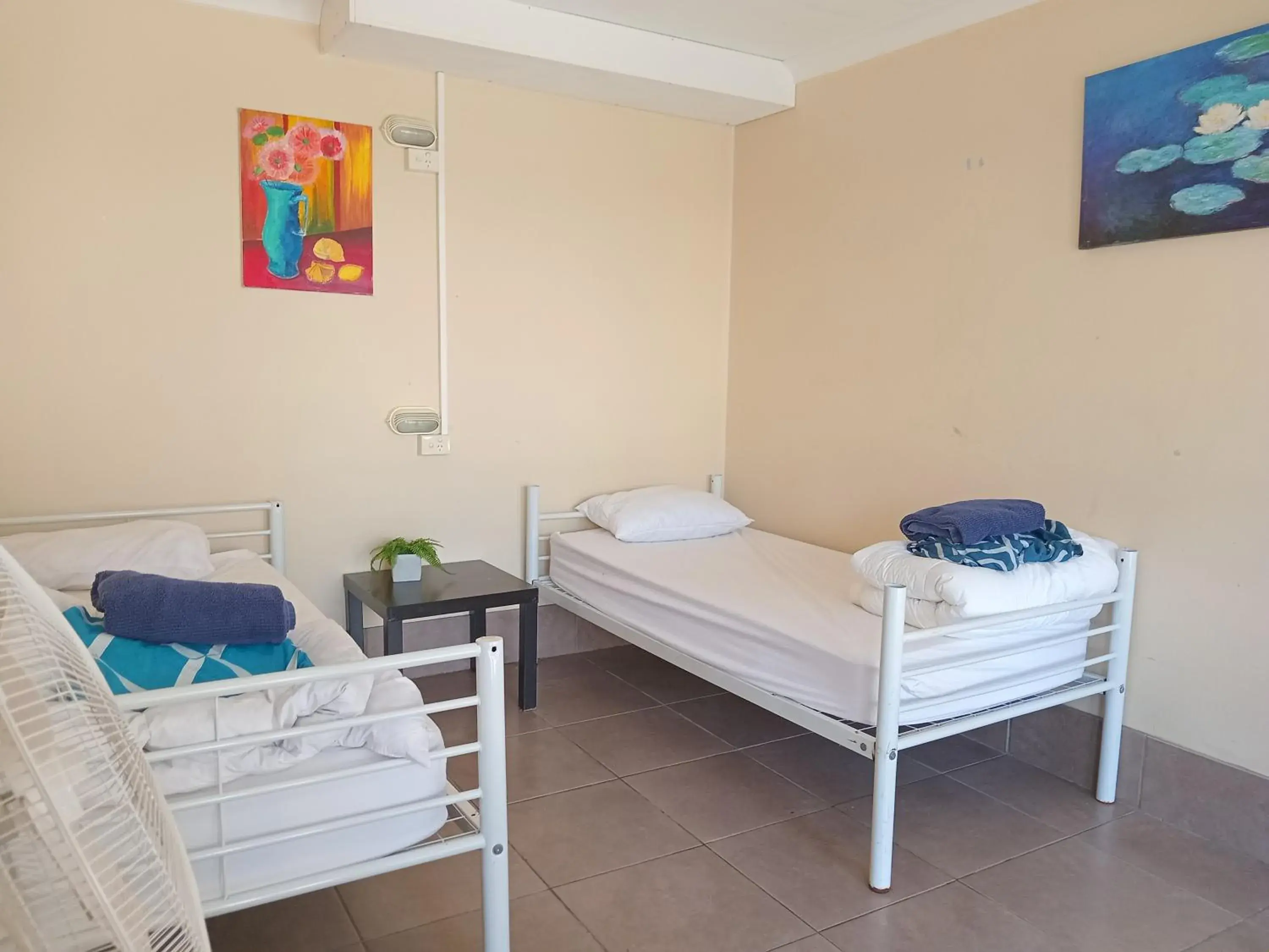 Budget Double Room in Hervey Bay Flashpackers Budget Double Room in Hervey Bay Flashpackers