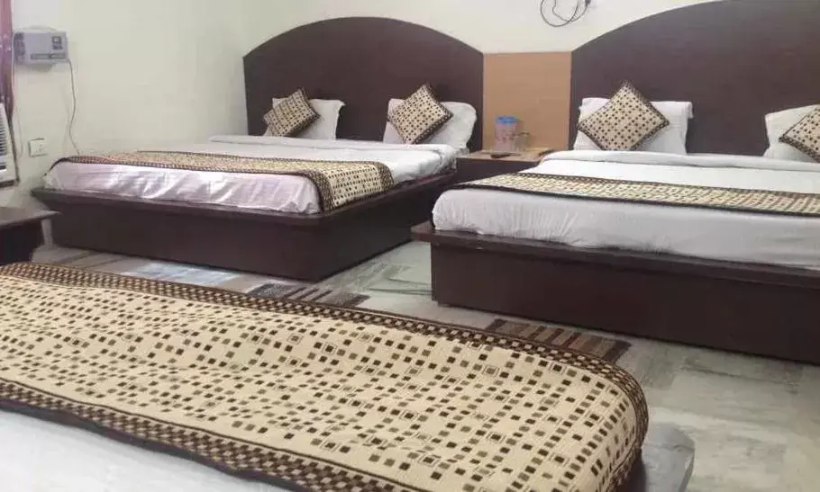 Family Room with Banganga Transfer in Trimrooms @ Katra Railway Station Family Room with Banganga Transfer in Trimrooms @ Katra Railway Station