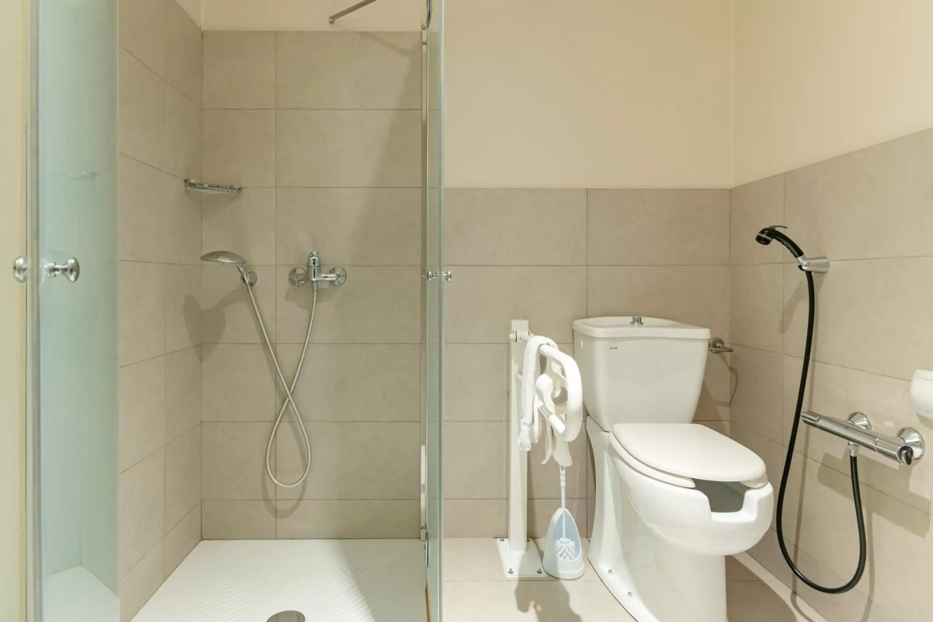 Twin Room - Disability Access in B&B Hotel Como Twin Room - Disability Access in B&B Hotel Como