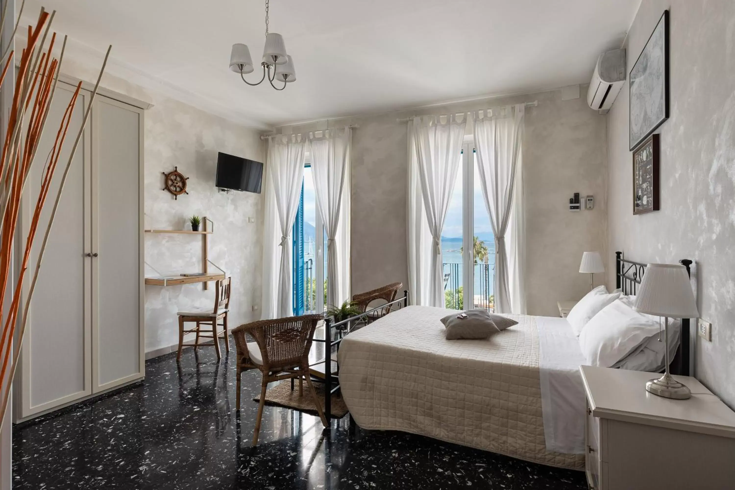 Double Room with Private Internal Bathroom with Balcony and Sea View - single occupancy in La dimora di Caboto B&B Double Room with Private Internal Bathroom with Balcony and Sea View - single occupancy in La dimora di Caboto B&B