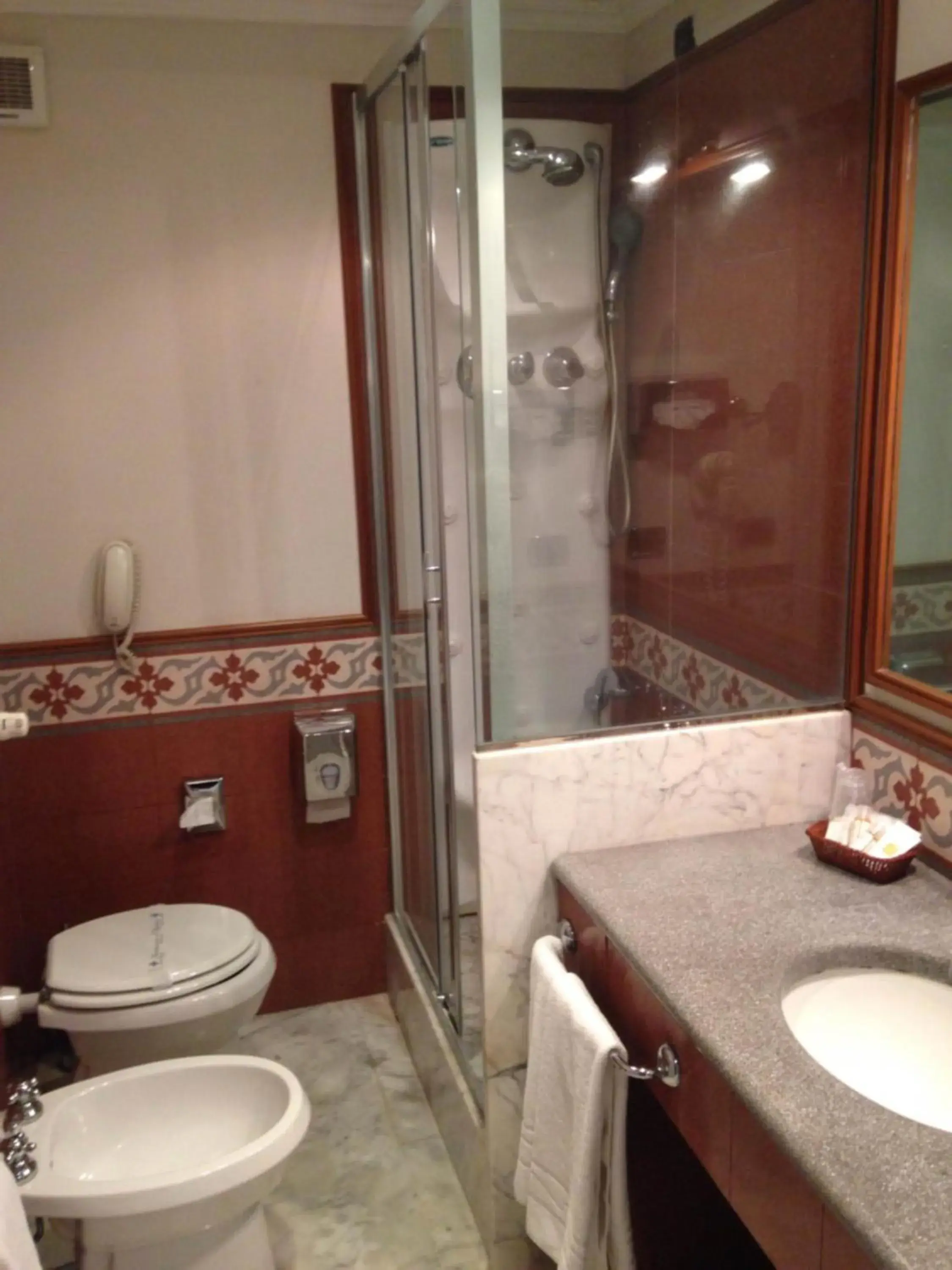 Triple Room in Hotel Flora Triple Room in Hotel Flora