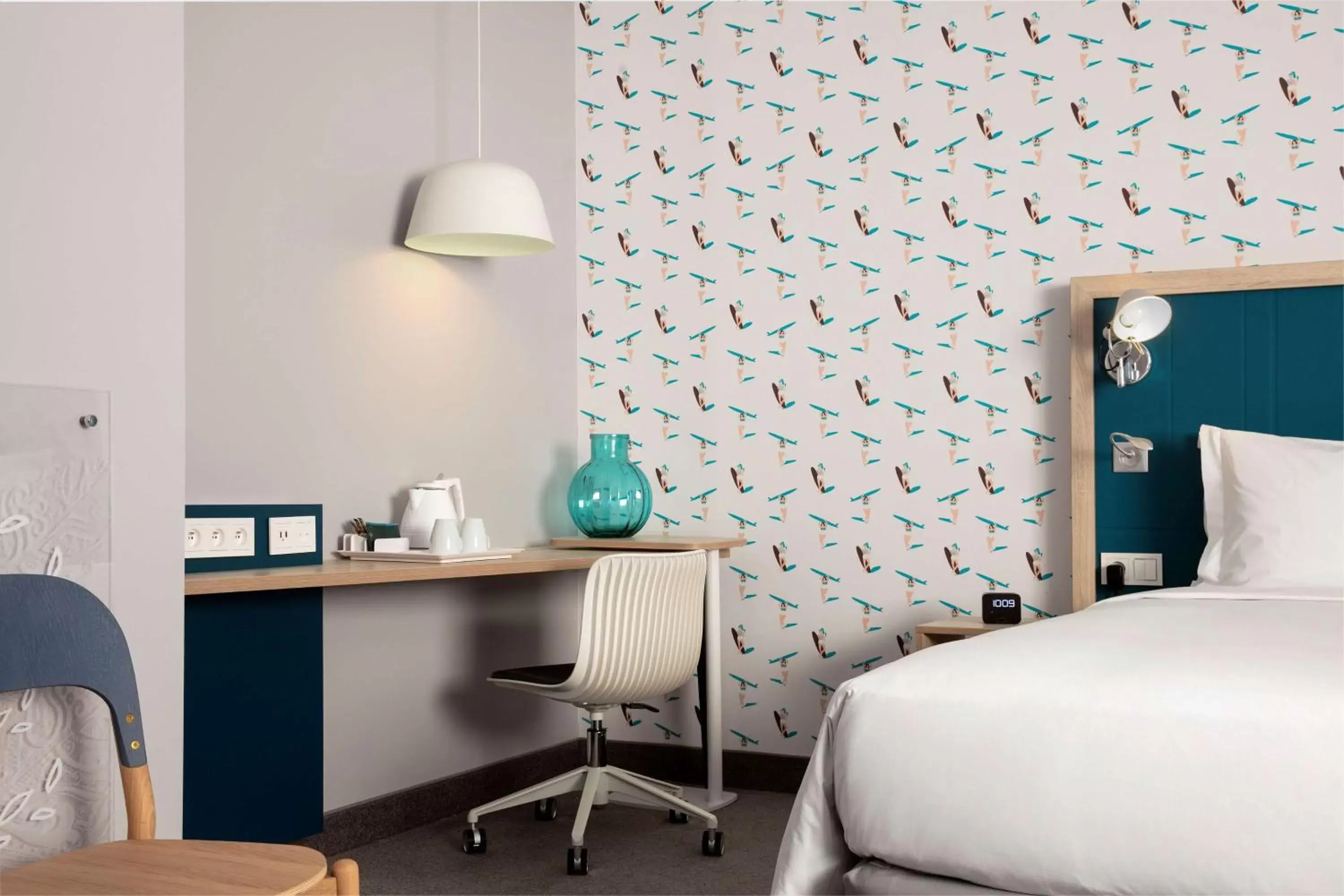 Twin Room with Sofa Bed in Hampton By Hilton Paris Clichy Twin Room with Sofa Bed in Hampton By Hilton Paris Clichy