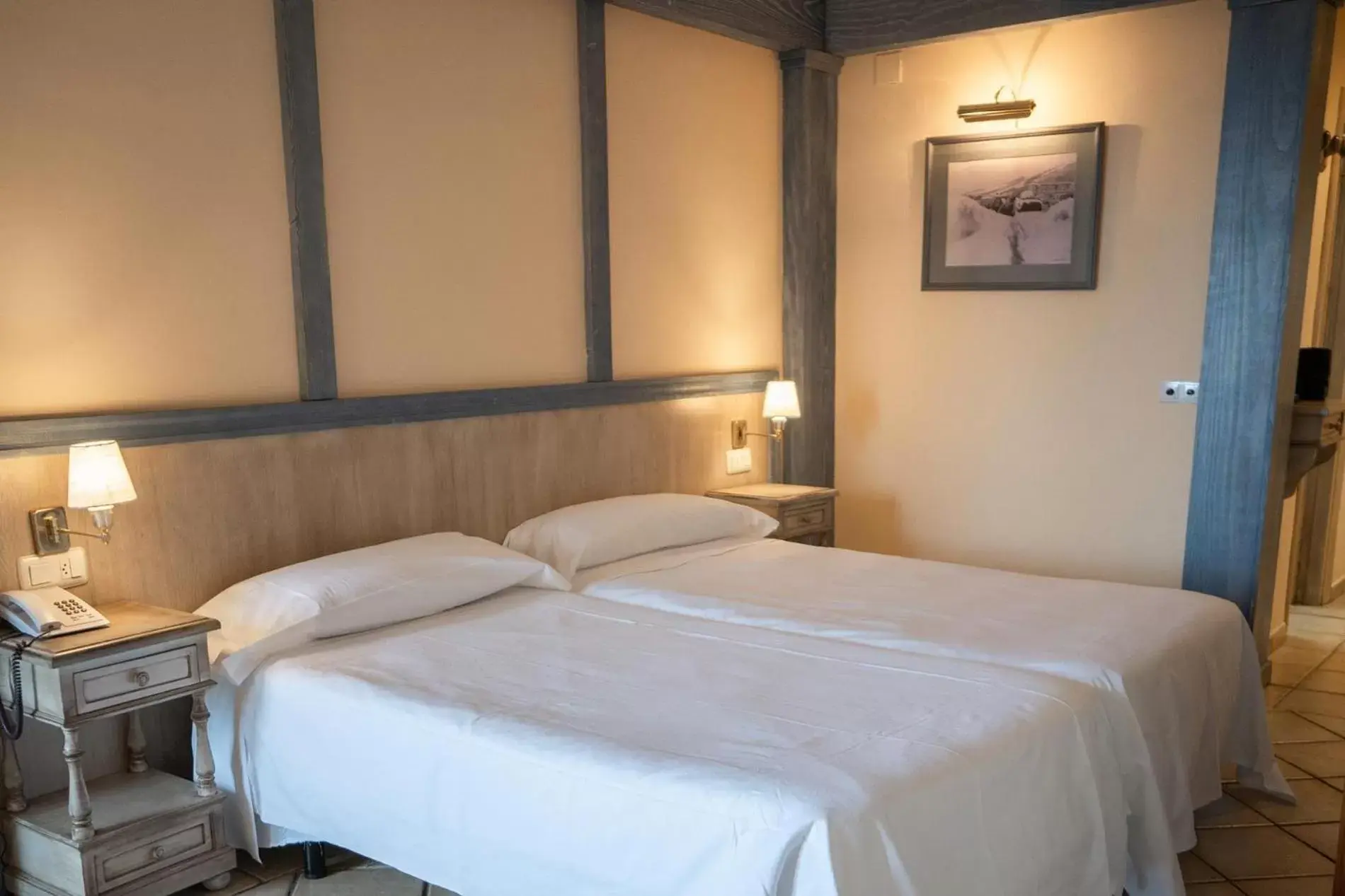 Premium Twin Room (1 Adults + 1 Child) in Hotel Ziryab Premium Twin Room (1 Adults + 1 Child) in Hotel Ziryab