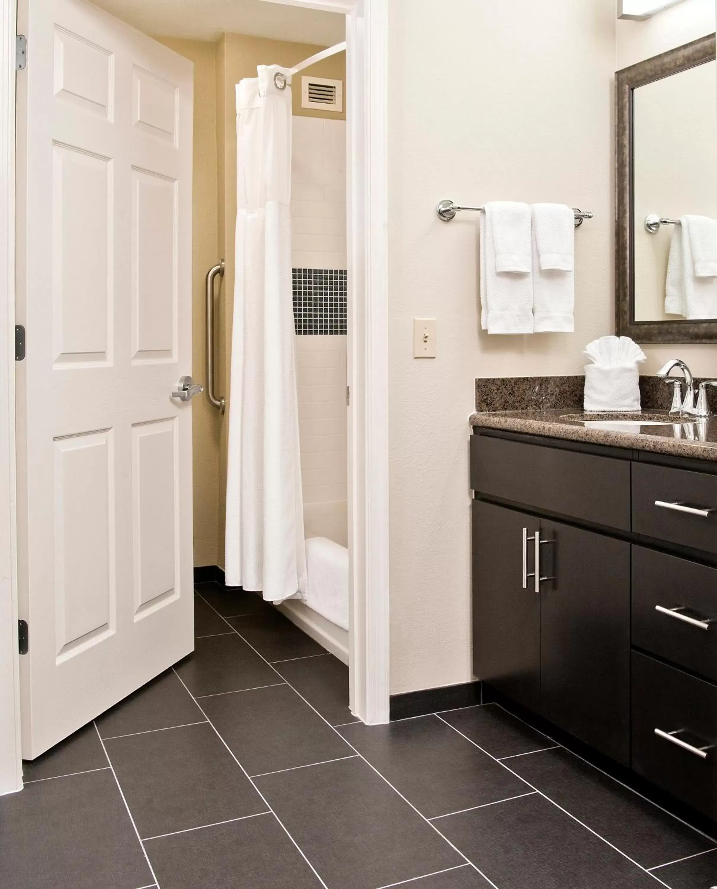 One-Bedroom Suite with Two Double Beds Hearing Accessible - Non-Smoking in Staybridge Suites - Charlotte Ballantyne by IHG One-Bedroom Suite with Two Double Beds Hearing Accessible - Non-Smoking in Staybridge Suites - Charlotte Ballantyne by IHG