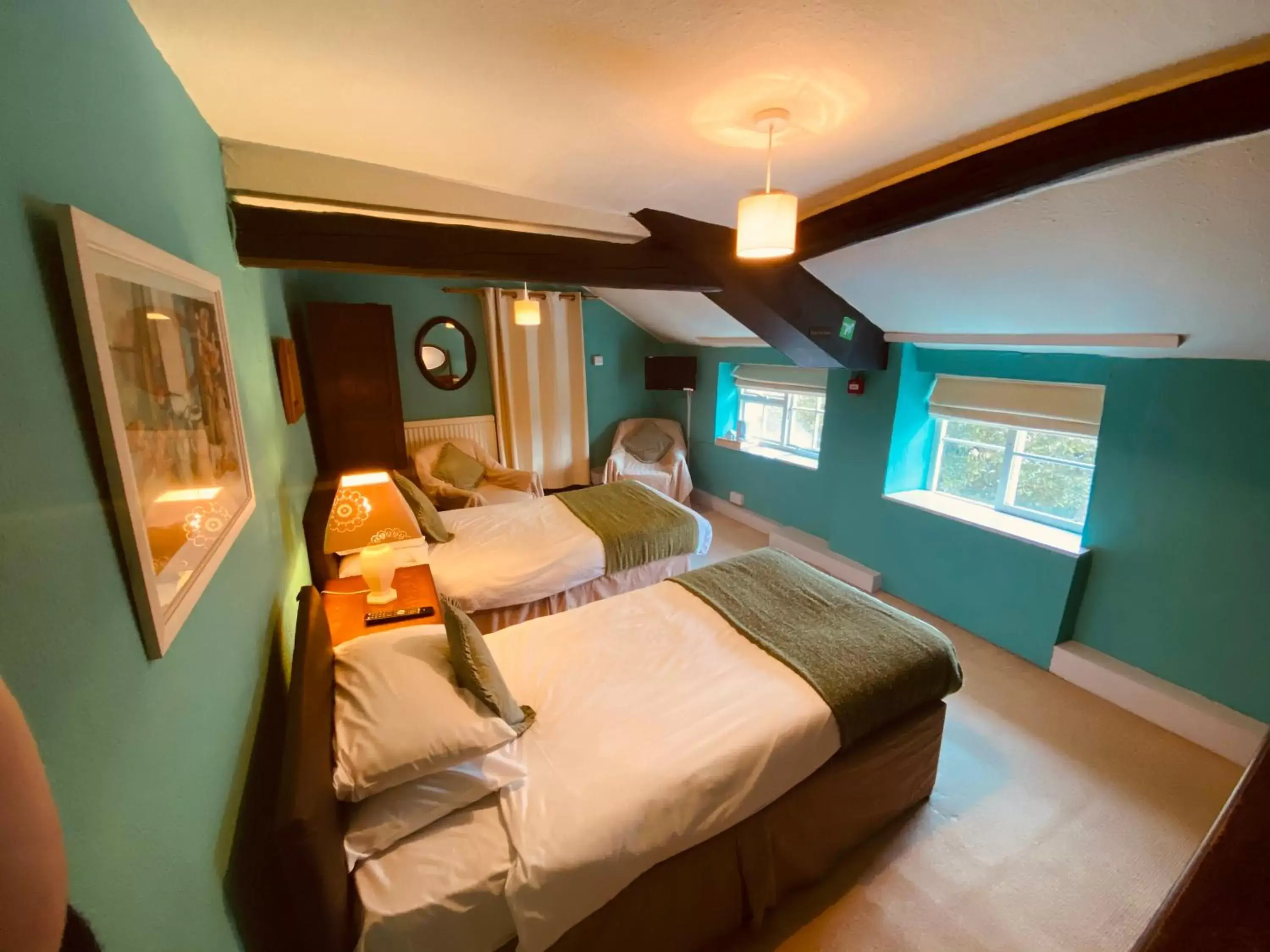 Twin Room with Private Bathroom in Kings Head Hotel Twin Room with Private Bathroom in Kings Head Hotel