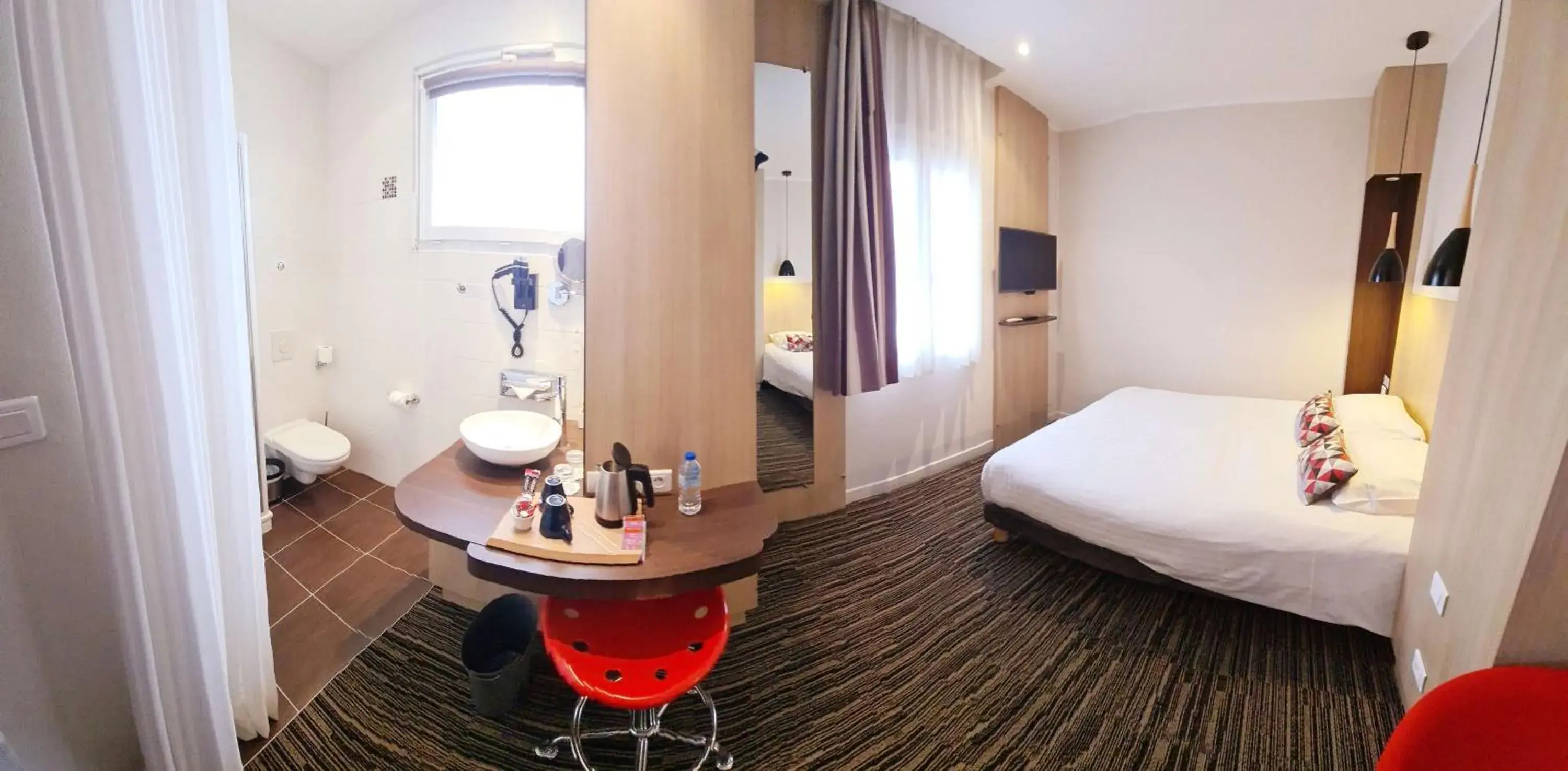 Standard Room - Non-Smoking with Open Bathroom and Toilet in Best Western Plus Hotel Plaisance Standard Room - Non-Smoking with Open Bathroom and Toilet in Best Western Plus Hotel Plaisance