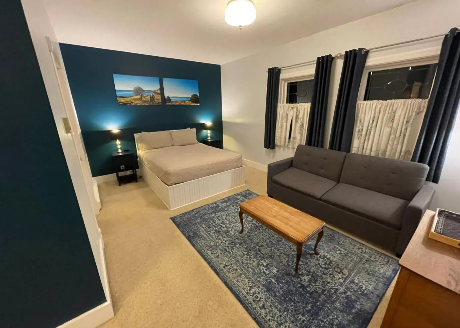 Deluxe Double Room with Shower in The Edenwild Boutique Inn Deluxe Double Room with Shower in The Edenwild Boutique Inn