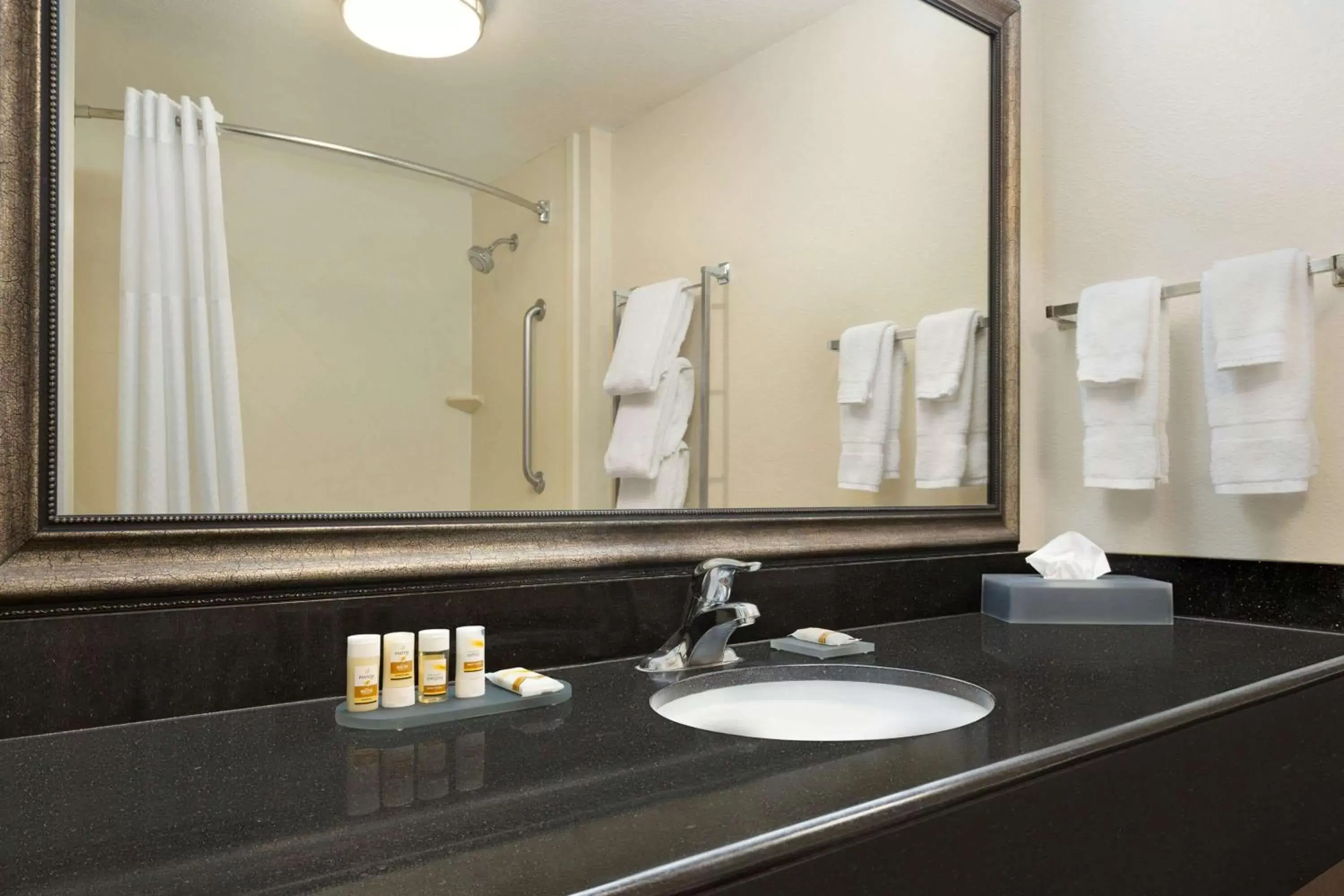 Two-Room King Suite - Non-Smoking in La Quinta by Wyndham Fresno Northwest Two-Room King Suite - Non-Smoking in La Quinta by Wyndham Fresno Northwest