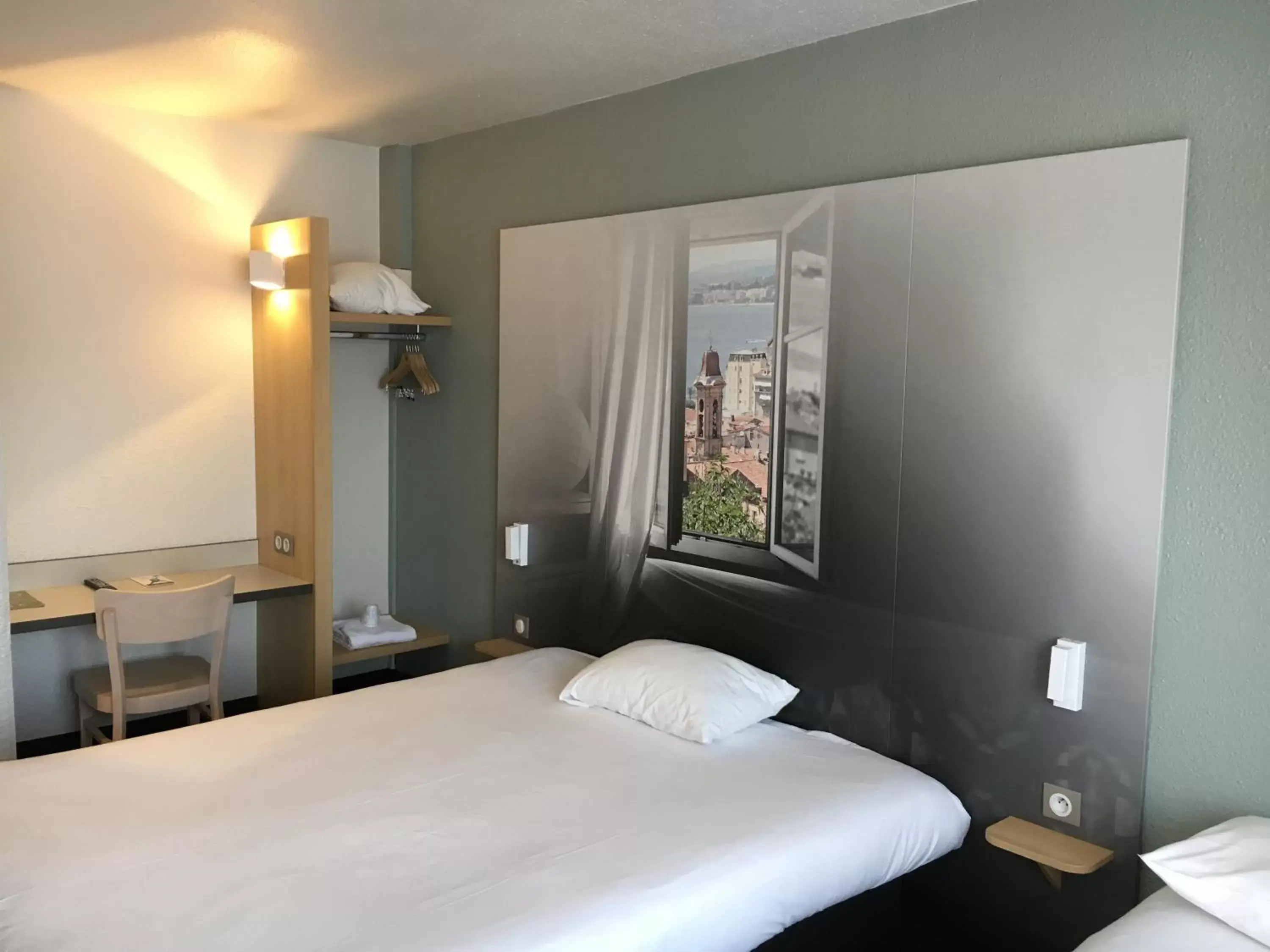 Double Room - Disability Access in B&B HOTEL Villeneuve Loubet Village Double Room - Disability Access in B&B HOTEL Villeneuve Loubet Village