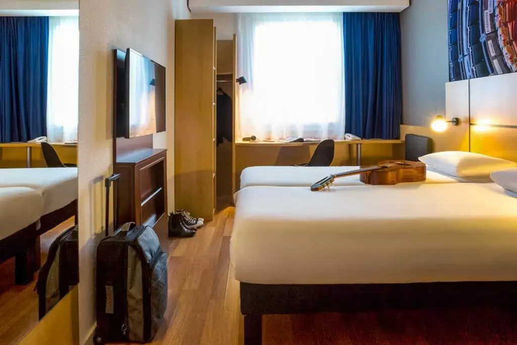 Standard Twin Room in ibis Genève Petit Lancy Standard Twin Room in ibis Genève Petit Lancy