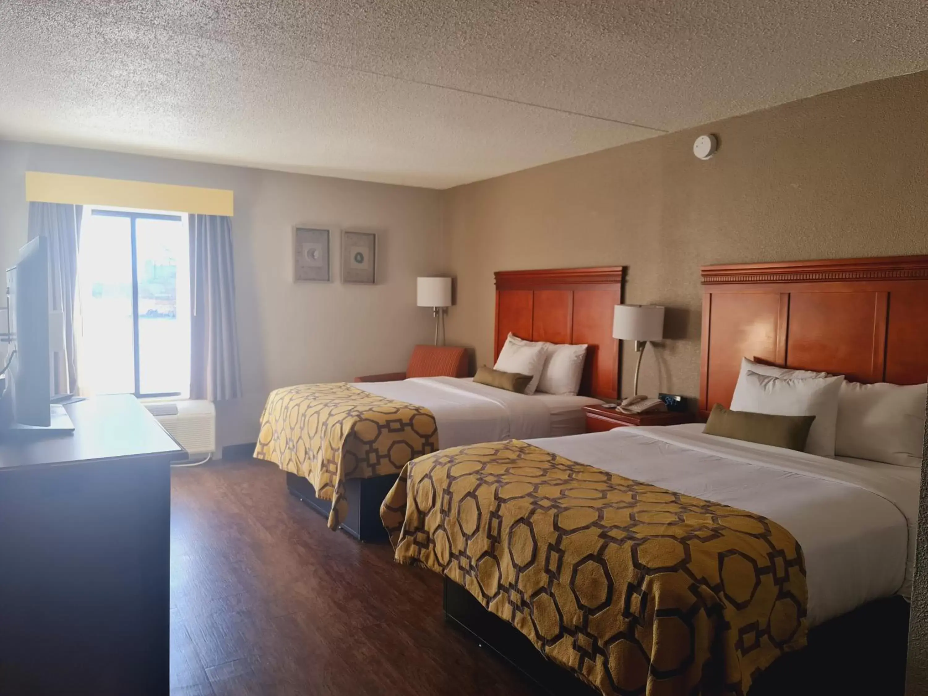 Queen Room with Two Queen Beds - Non-Smoking in Baymont by Wyndham Greenville OH Queen Room with Two Queen Beds - Non-Smoking in Baymont by Wyndham Greenville OH