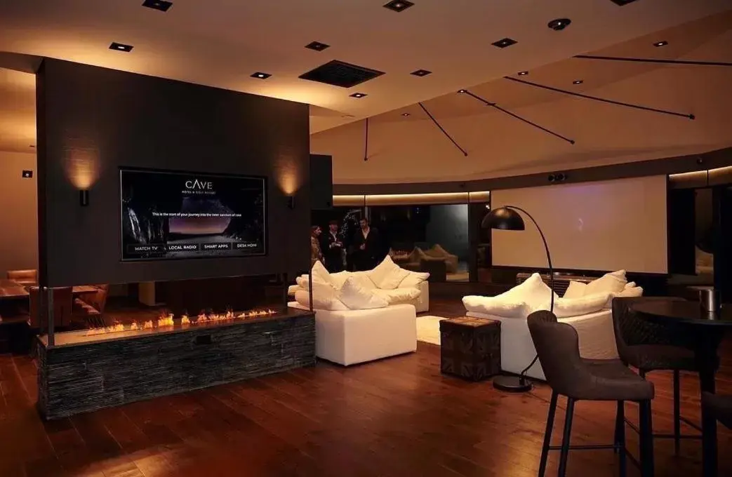 Penthouse Suite in Cave Hotel & Golf Resort Penthouse Suite in Cave Hotel & Golf Resort