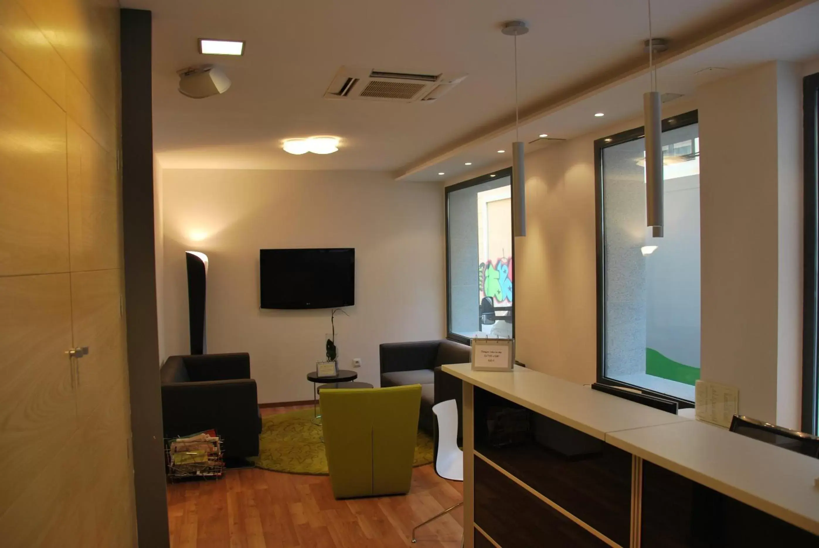 Living room, TV/Entertainment Center in Hotel Trefacio Living room, TV/Entertainment Center in Hotel Trefacio