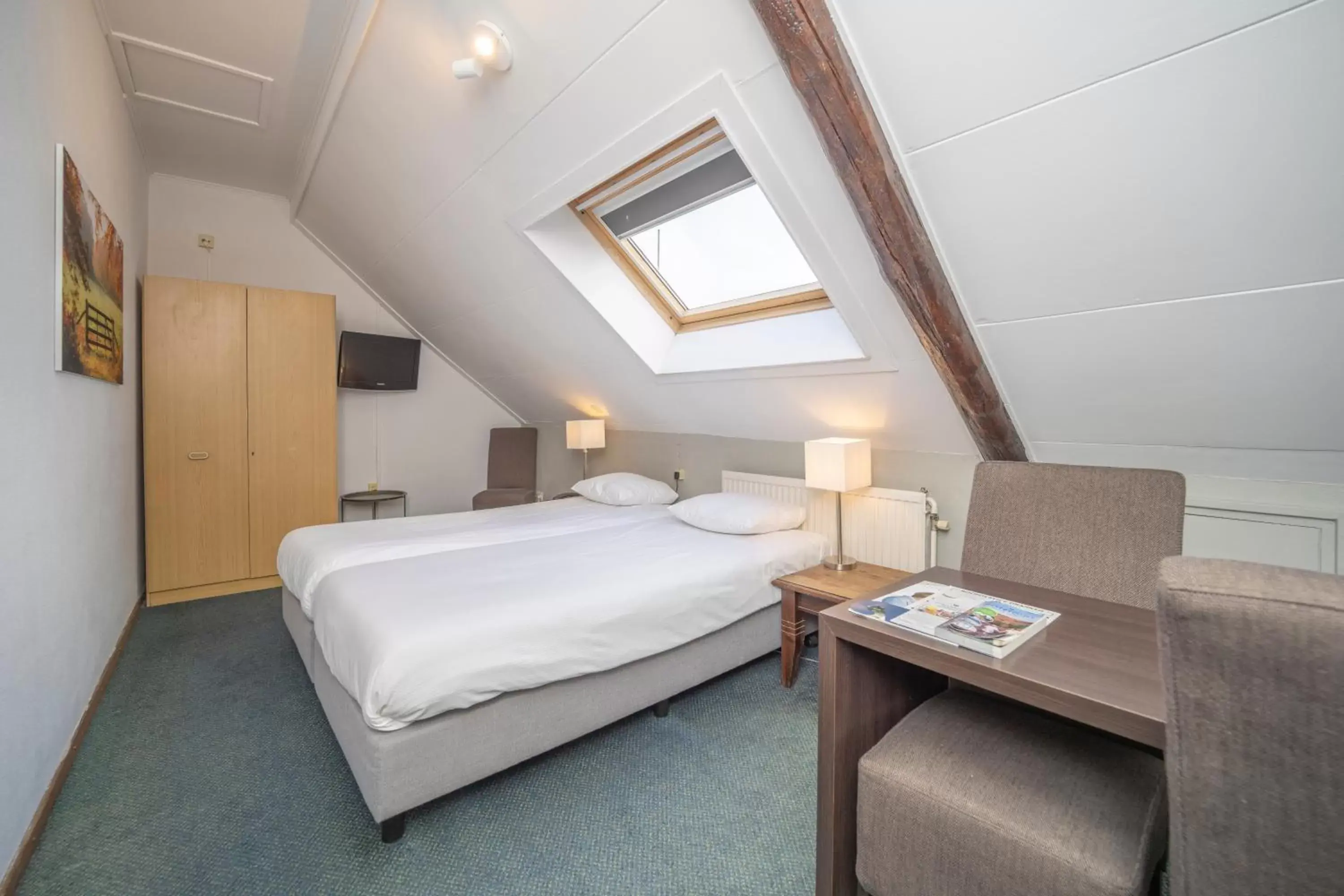 Standard Double Room with Bath in Fletcher Hotel Restaurant De Burghoeve Standard Double Room with Bath in Fletcher Hotel Restaurant De Burghoeve