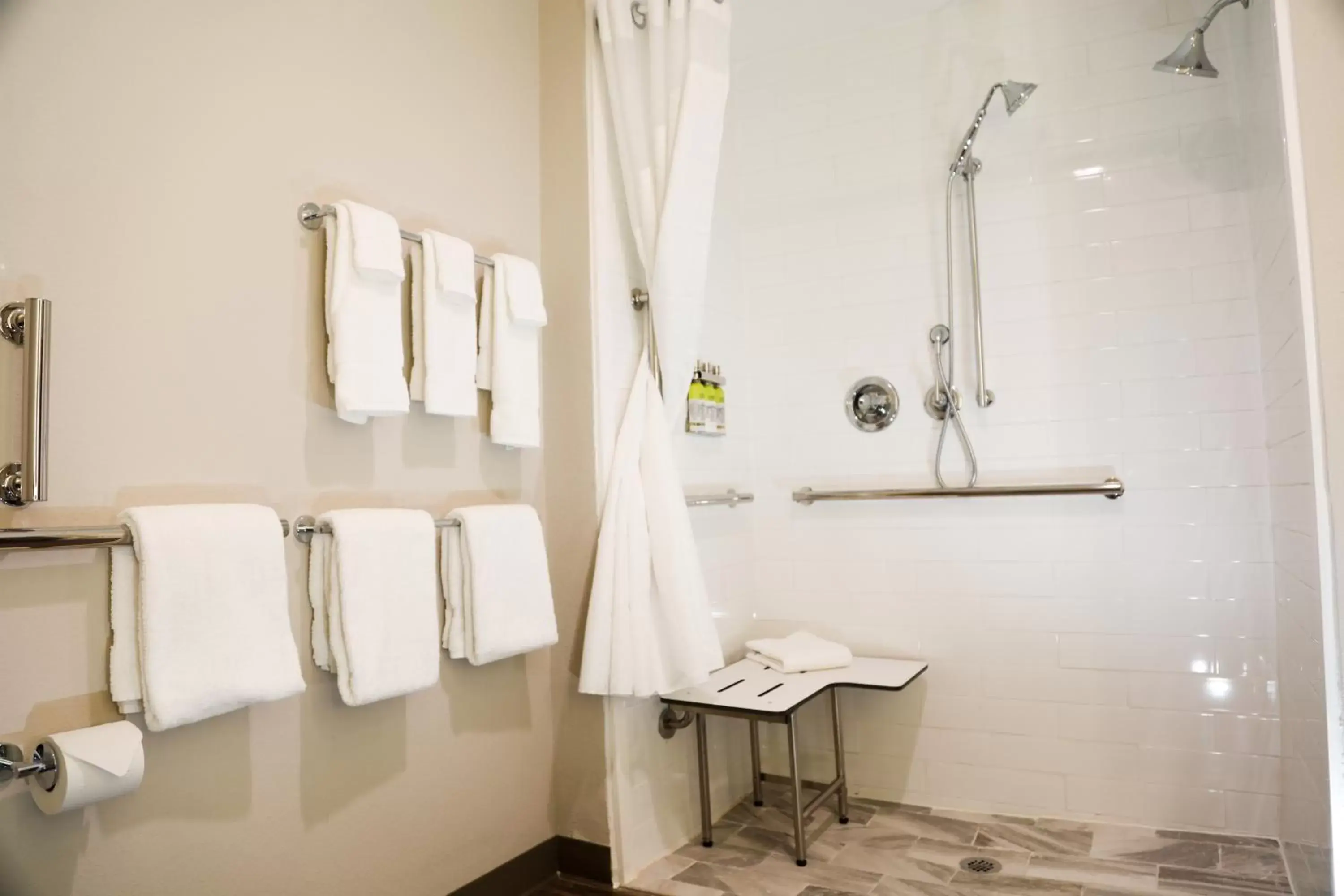Deluxe King Room - Mobility Access Roll in Shower/Non-Smoking in Holiday Inn Express & Suites - Wylie West by IHG Deluxe King Room - Mobility Access Roll in Shower/Non-Smoking in Holiday Inn Express & Suites - Wylie West by IHG