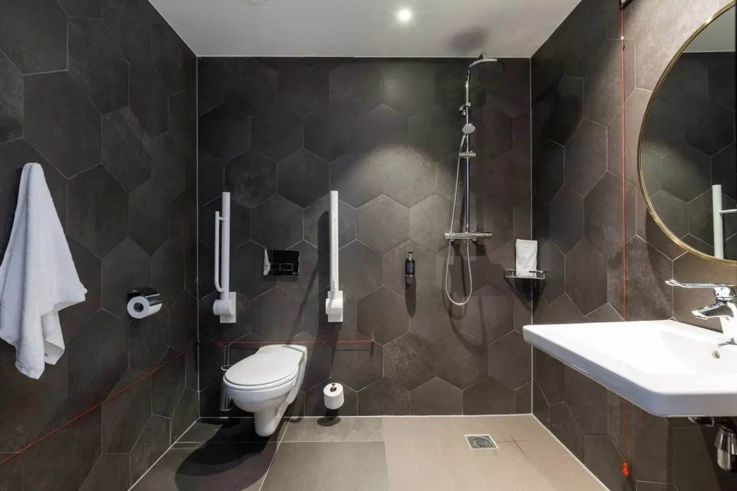 Twin Room - Disability Access in The James Rotterdam Twin Room - Disability Access in The James Rotterdam