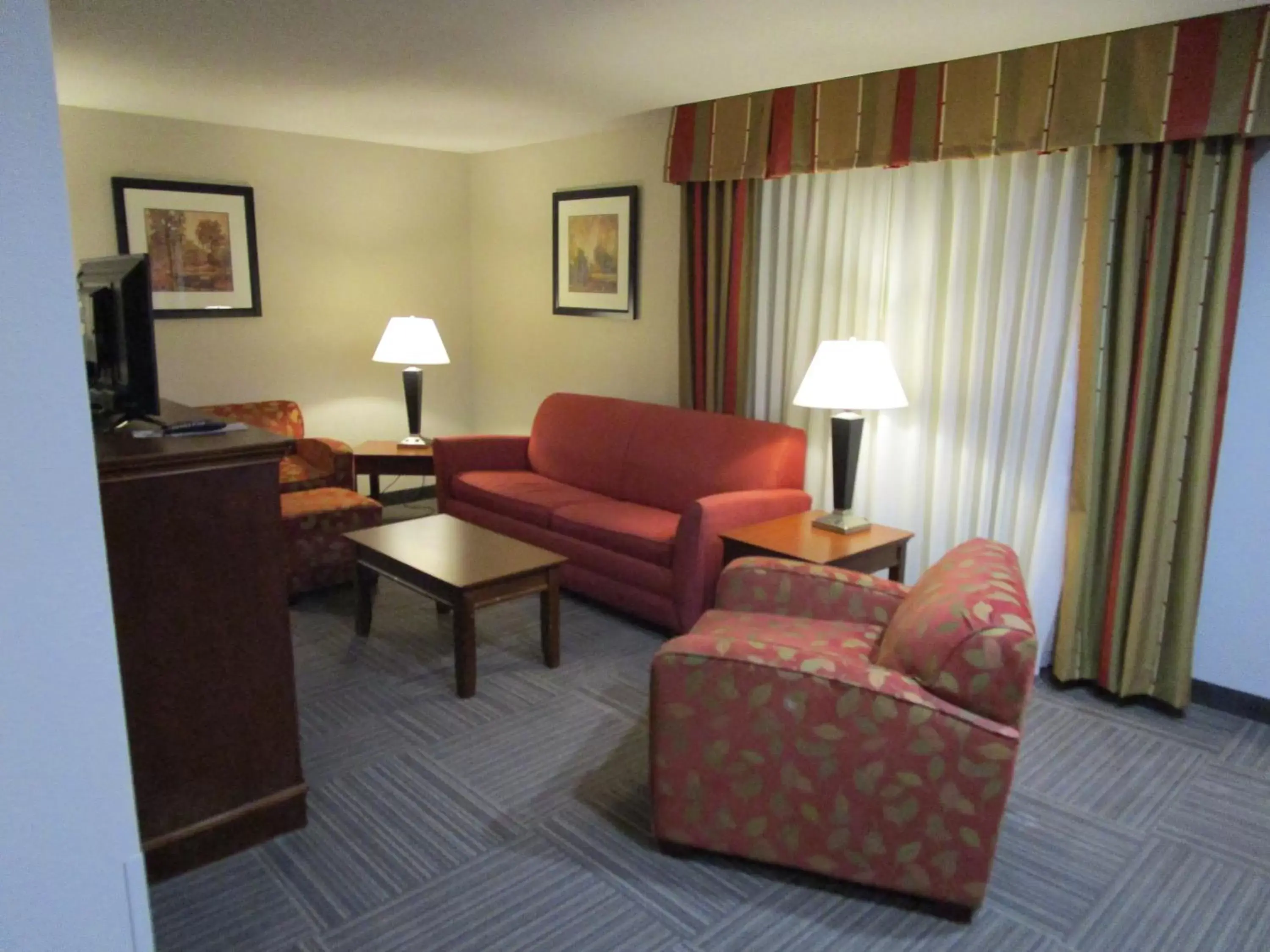 1 King Bed, One-Bedroom Suite, Non-Smoking in Ramada by Wyndham Platte City KCI Airport 1 King Bed, One-Bedroom Suite, Non-Smoking in Ramada by Wyndham Platte City KCI Airport