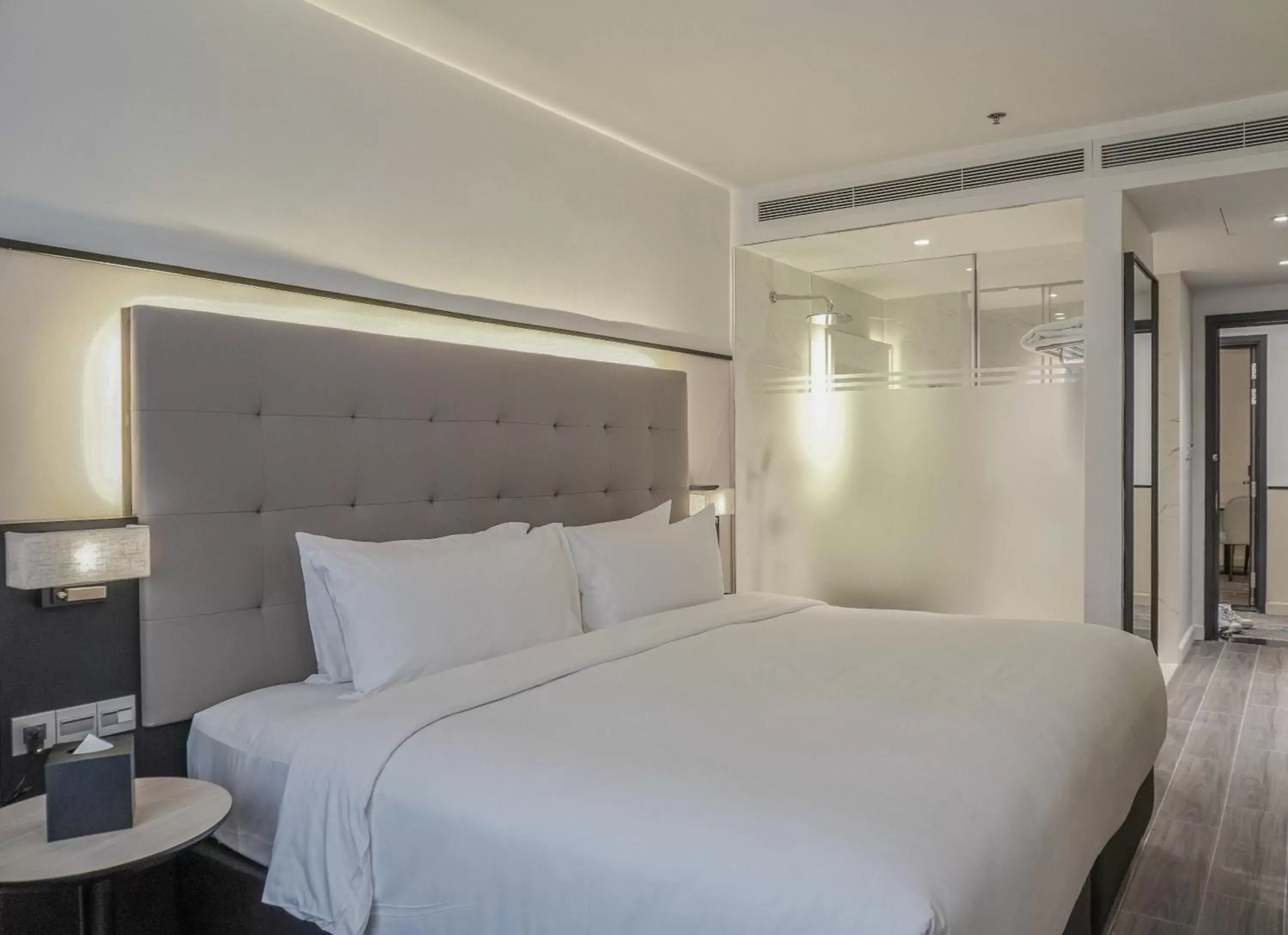 Deluxe Double Room in M Village Hotel Tôn Thất Đạm Deluxe Double Room in M Village Hotel Tôn Thất Đạm