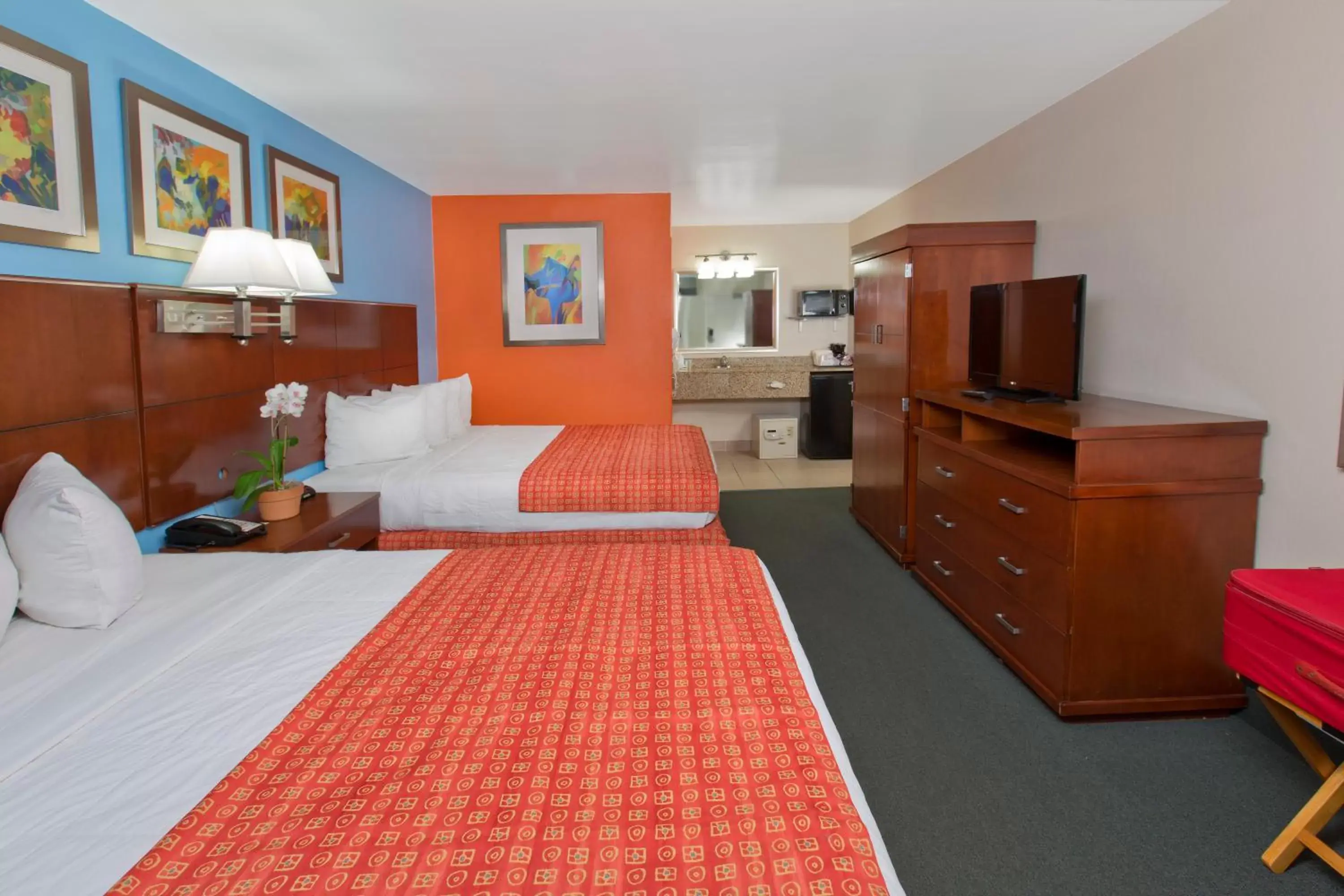 Standard Two Queen Beds, Waterpark View in Ramada by Wyndham Flamingo Water Park Standard Two Queen Beds, Waterpark View in Ramada by Wyndham Flamingo Water Park