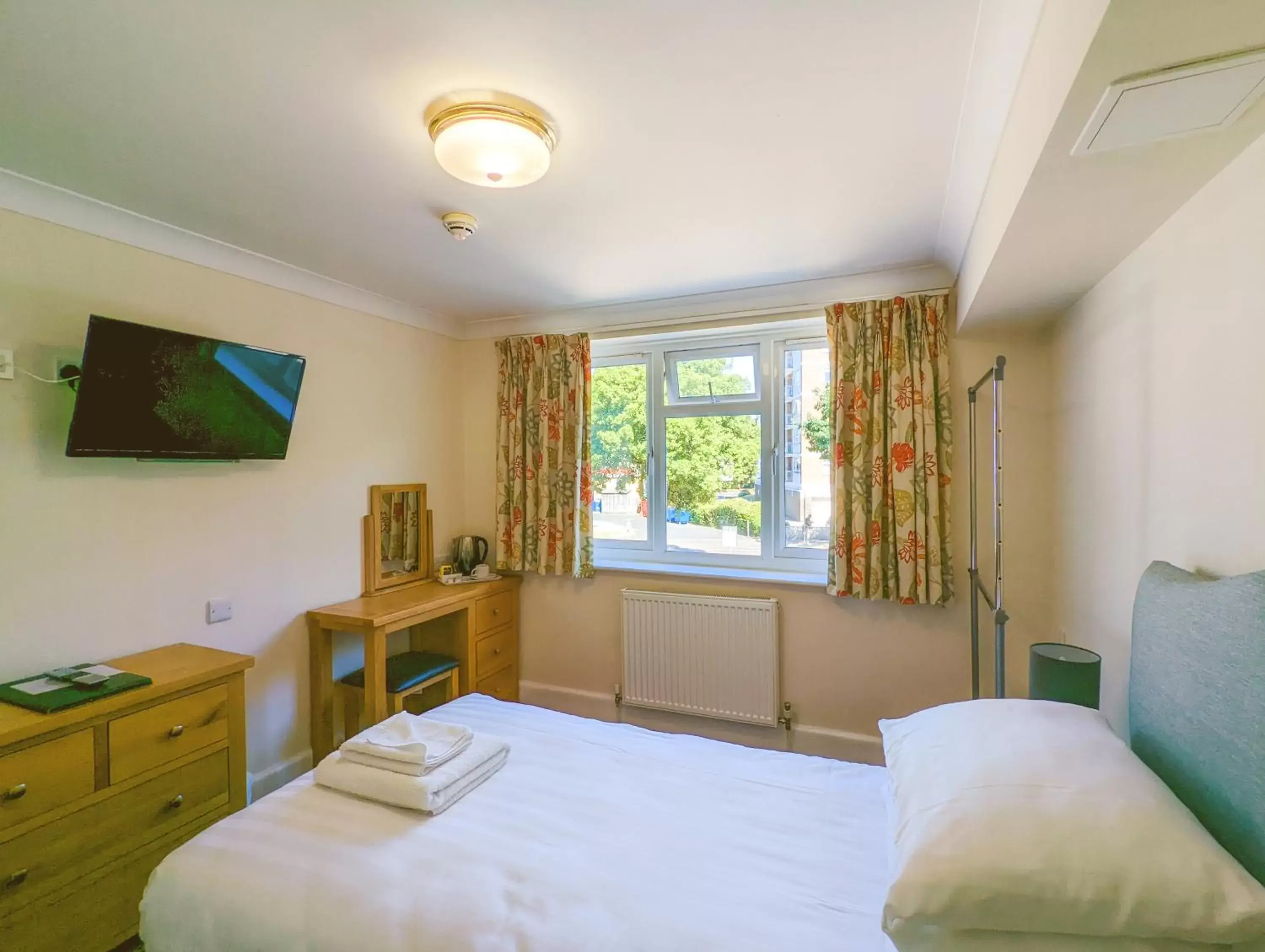 Single Room in The Grove Hotel Single Room in The Grove Hotel