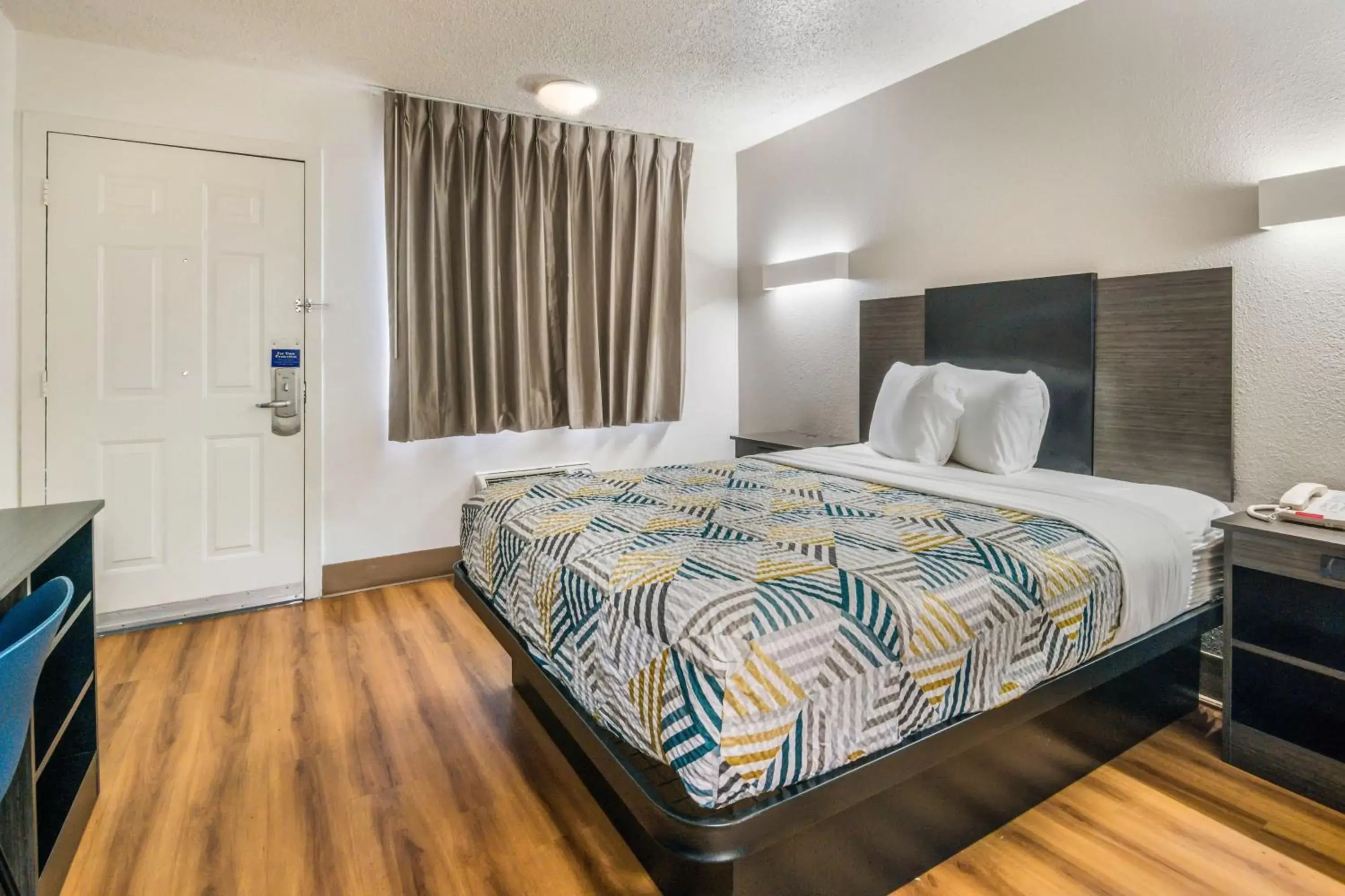 Double Room - single occupancy - Disability Access in Motel 6-Irving, TX - Dallas Double Room - single occupancy - Disability Access in Motel 6-Irving, TX - Dallas