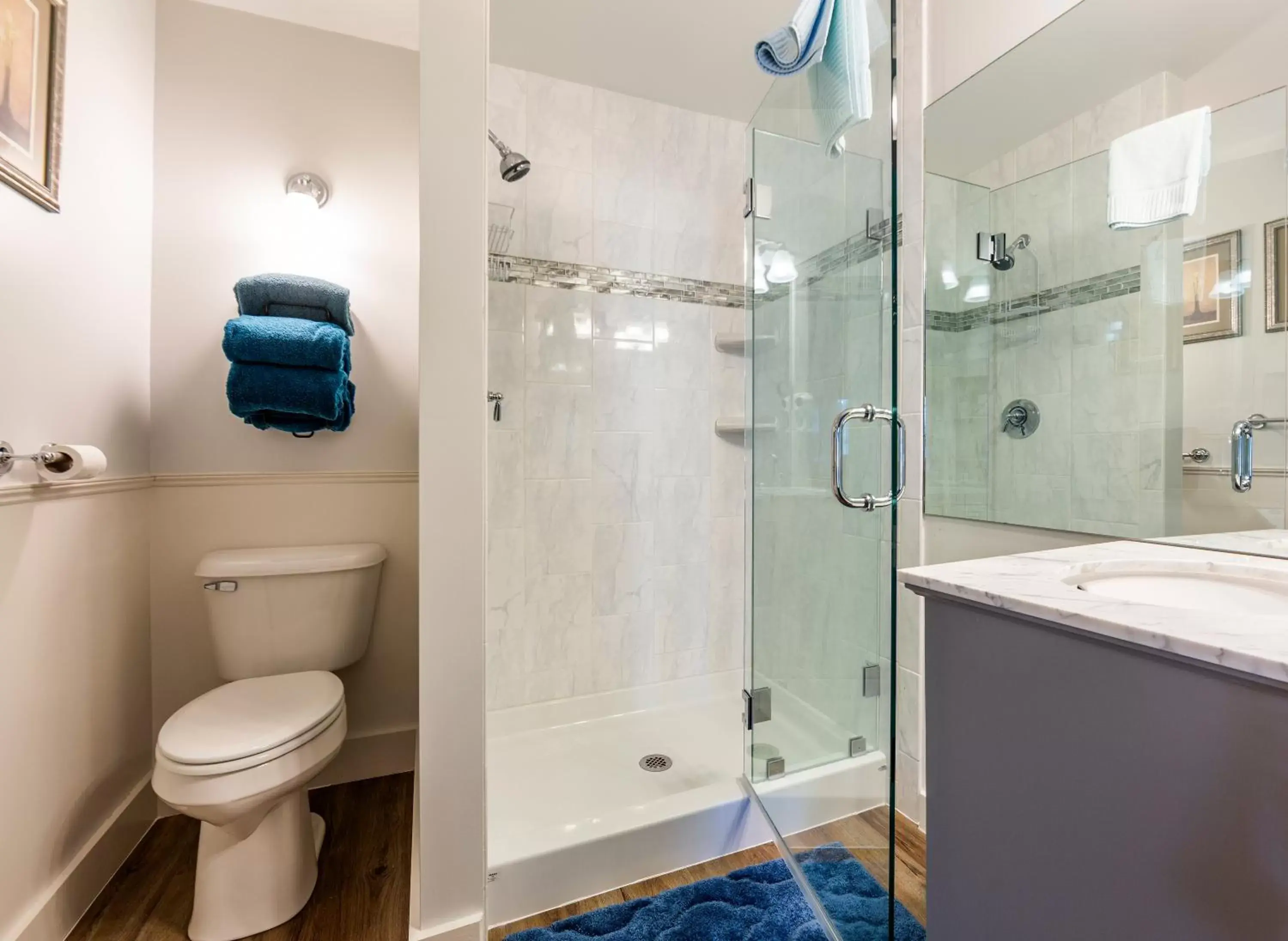 Deluxe King Suite in The Elmhurst Inn Deluxe King Suite in The Elmhurst Inn