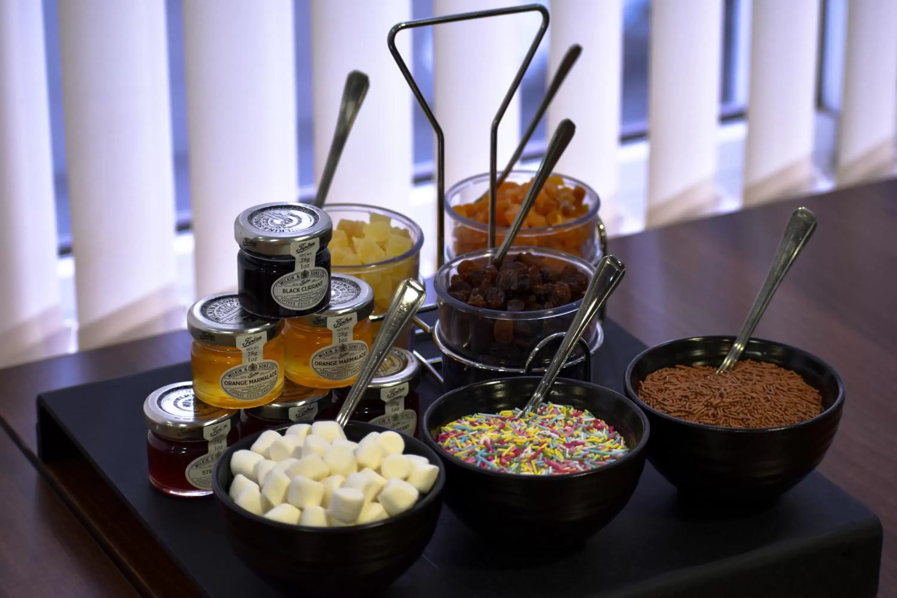 Quadruple Room with Bathroom in Milton Manchester Hotel Quadruple Room with Bathroom in Milton Manchester Hotel