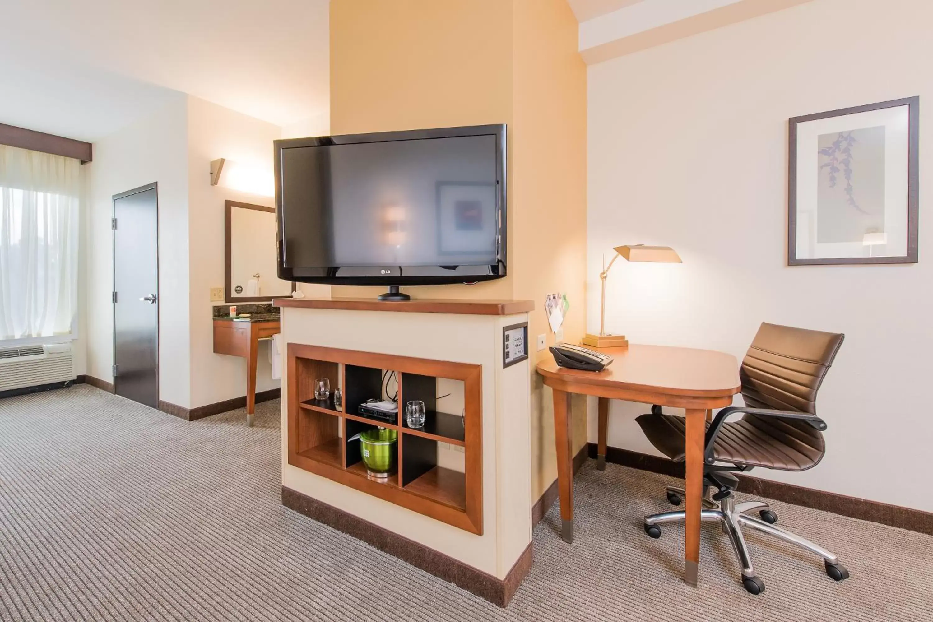 Queen Room with Two Queen Beds, Sofa Bed and Accessible Tub in Hyatt Place Charleston Airport / Convention Center Queen Room with Two Queen Beds, Sofa Bed and Accessible Tub in Hyatt Place Charleston Airport / Convention Center