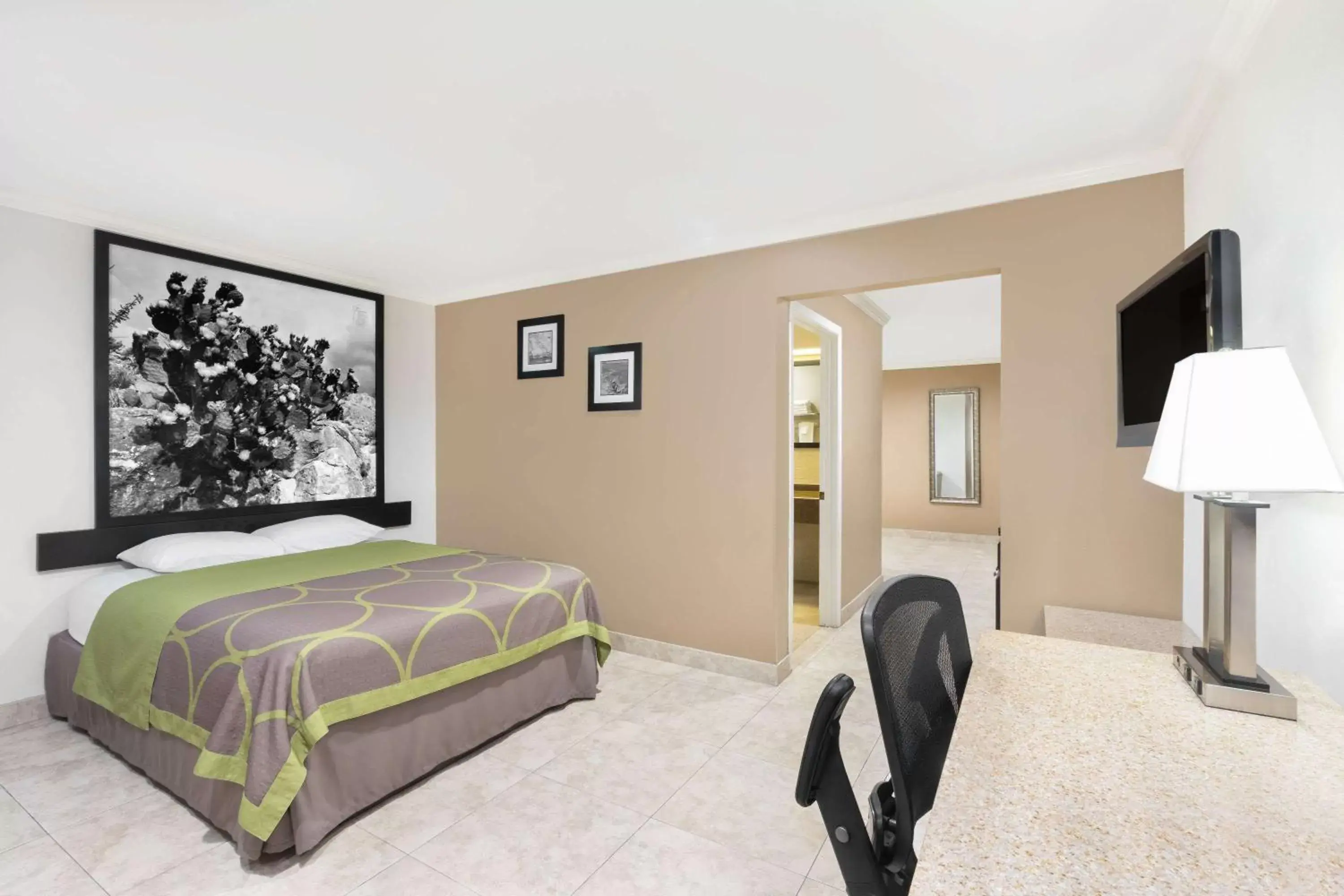 Suite with One King Bed and One Queen Bed in Super 8 by Wyndham McAllen-Downtown-Airport-LA Plaza Mall Suite with One King Bed and One Queen Bed in Super 8 by Wyndham McAllen-Downtown-Airport-LA Plaza Mall