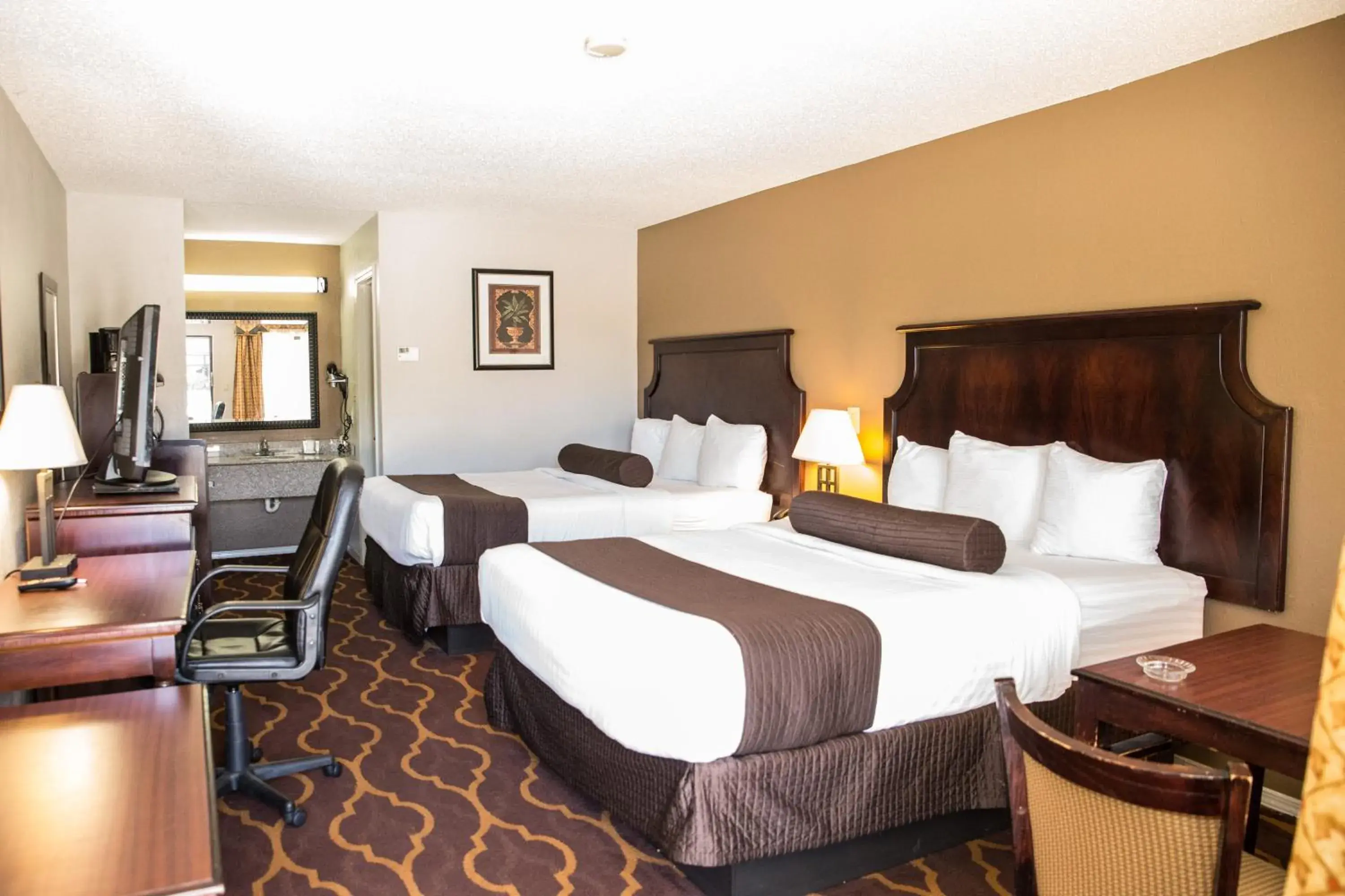 Queen Room with Two Queen Beds - single occupancy - Smoking in Mockingbird Inn & Suites Queen Room with Two Queen Beds - single occupancy - Smoking in Mockingbird Inn & Suites