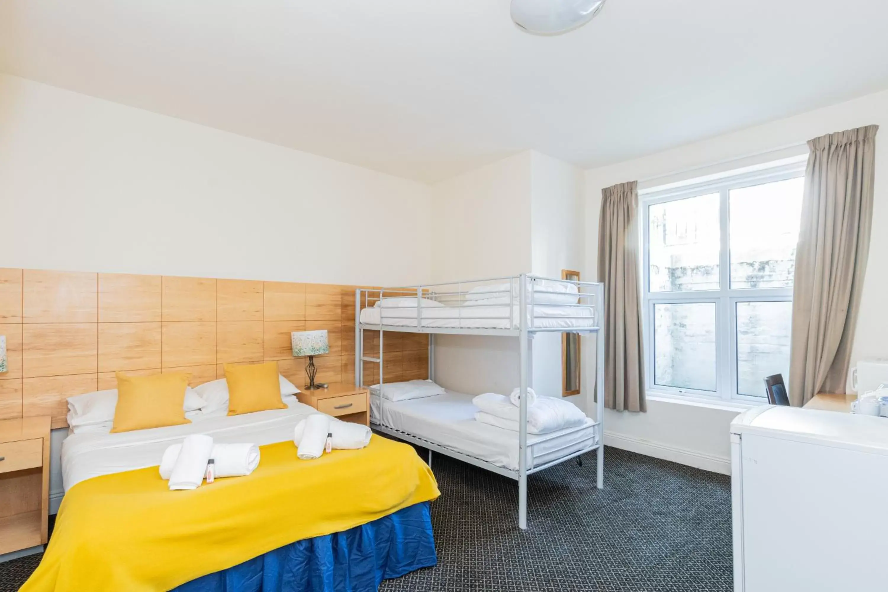 Standard Quadruple Room in Brooklands Lodge Standard Quadruple Room in Brooklands Lodge