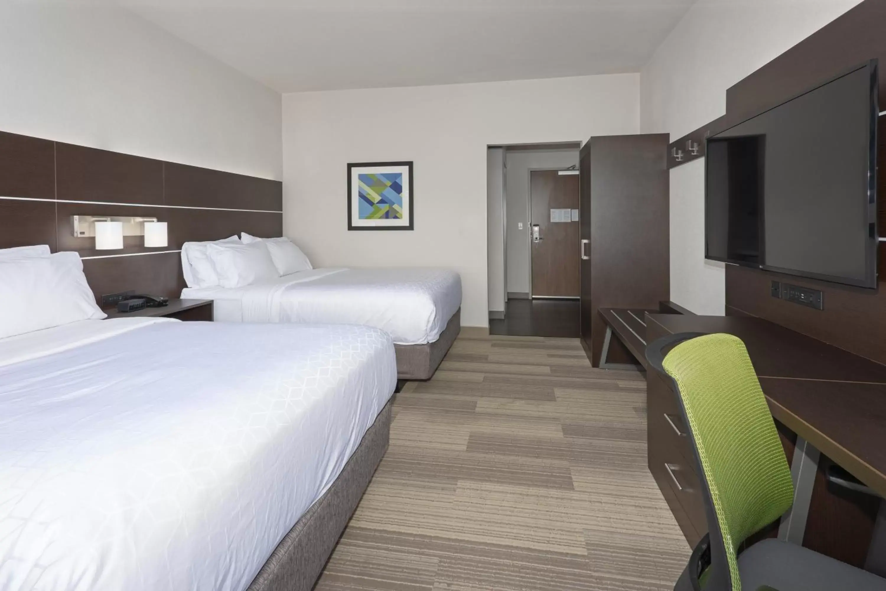 Queen Suite with Two Queen Beds Hearing Accessible Bathtub - Non-Smoking in Holiday Inn Express & Suites - Firestone - Longmont by IHG Queen Suite with Two Queen Beds Hearing Accessible Bathtub - Non-Smoking in Holiday Inn Express & Suites - Firestone - Longmont by IHG